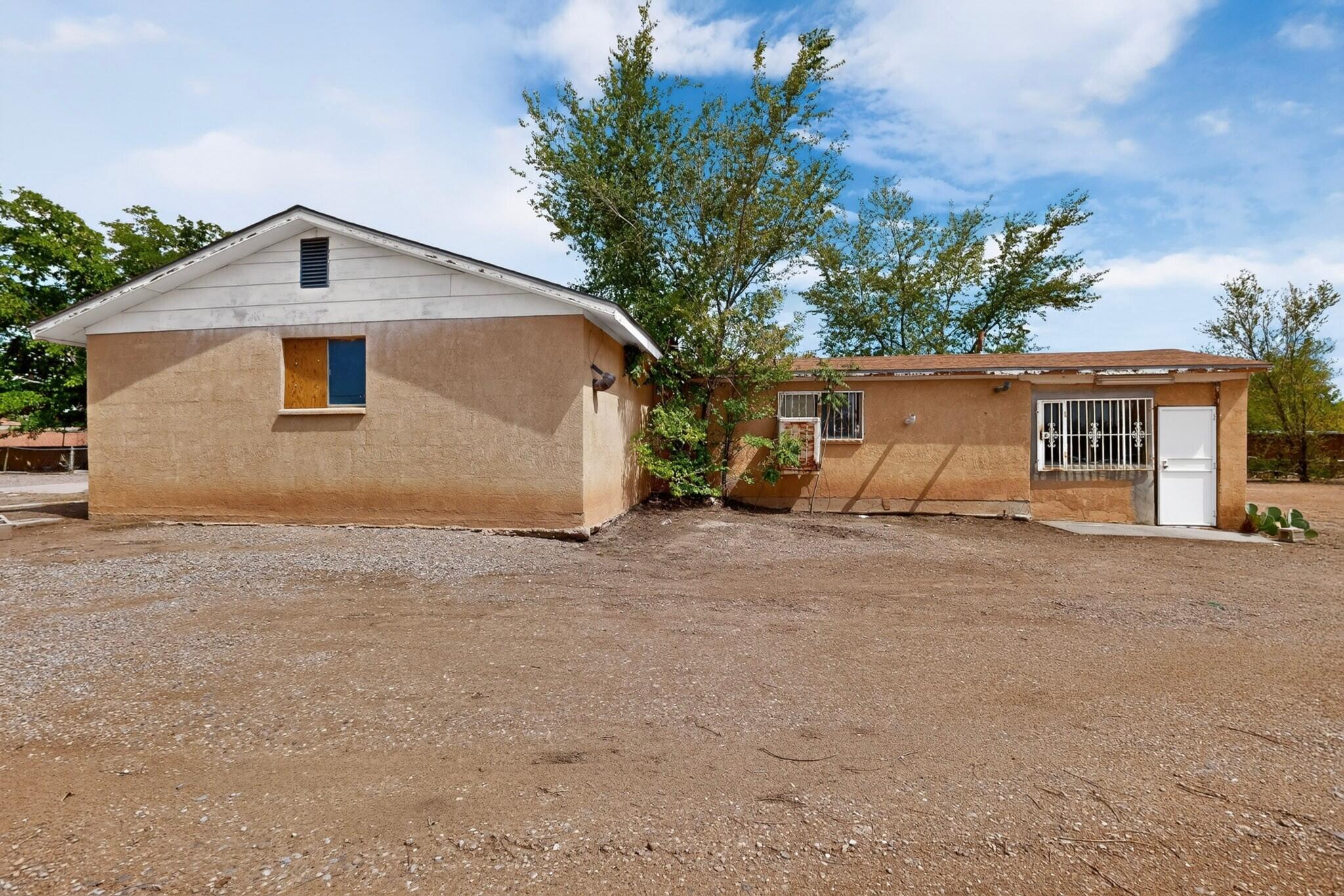 Photo 4 — 2062 Tapia Boulevard SW