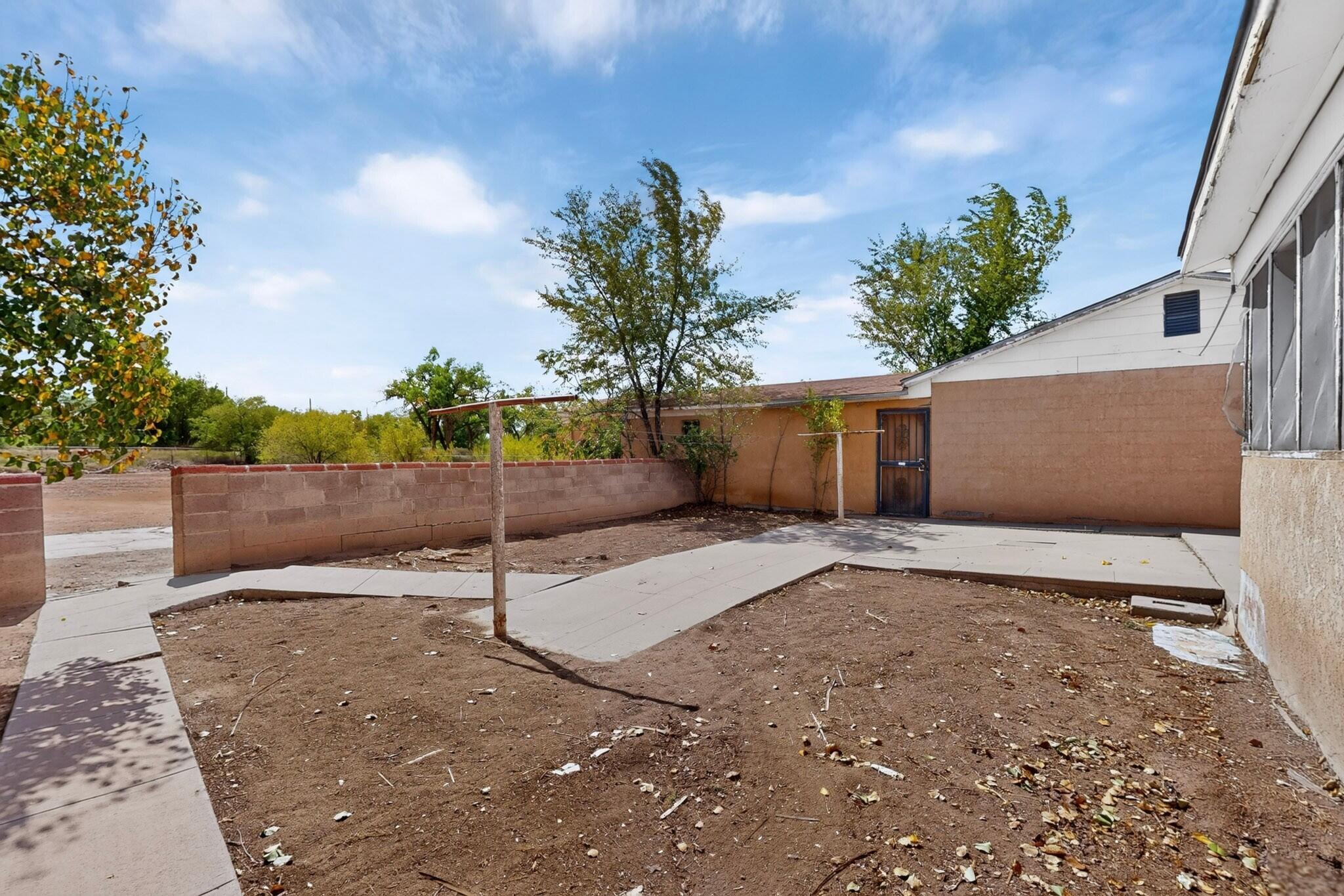 Photo 5 — 2062 Tapia Boulevard SW