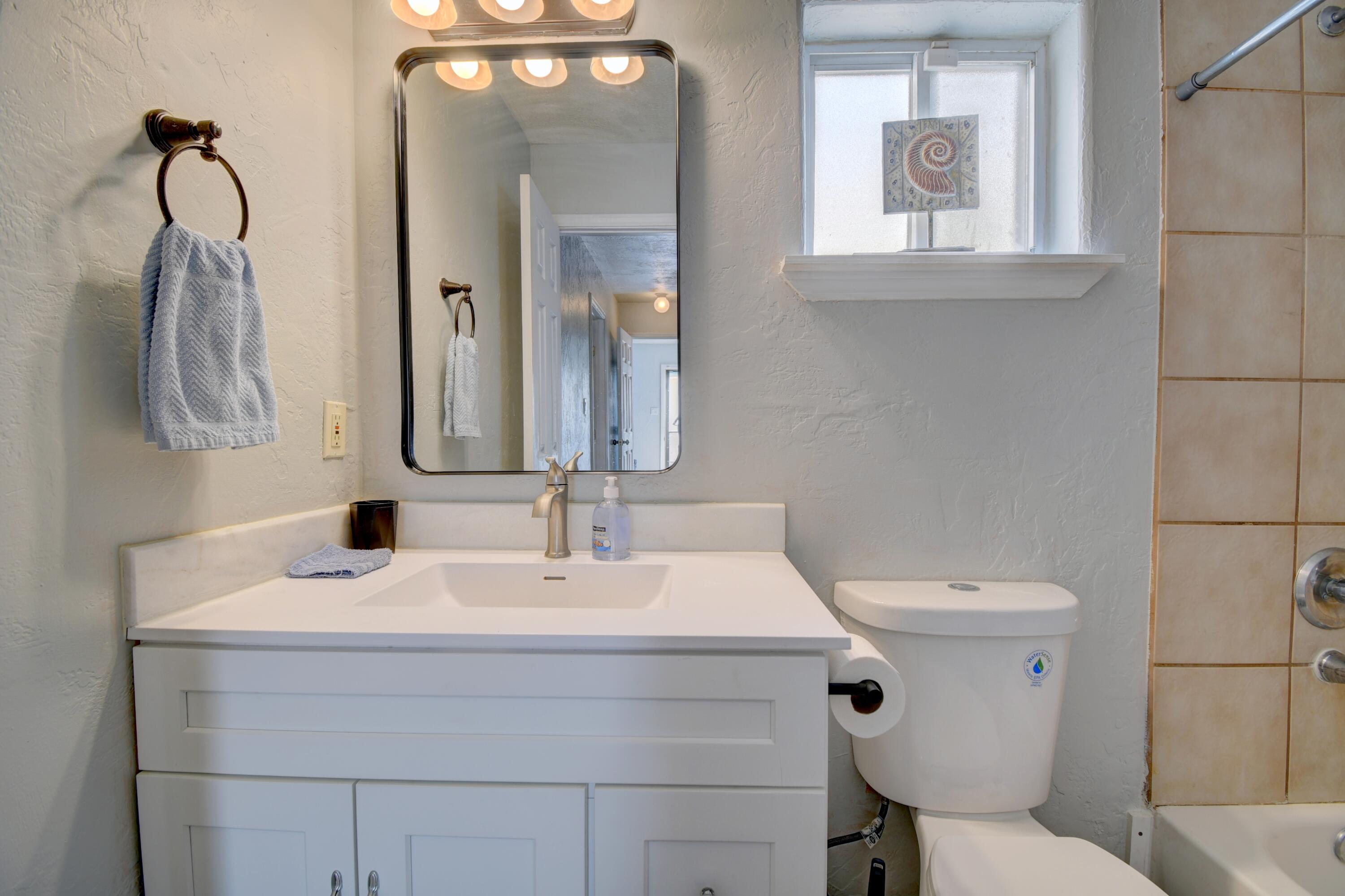 Photo 4 — 615 Keleher Avenue NW