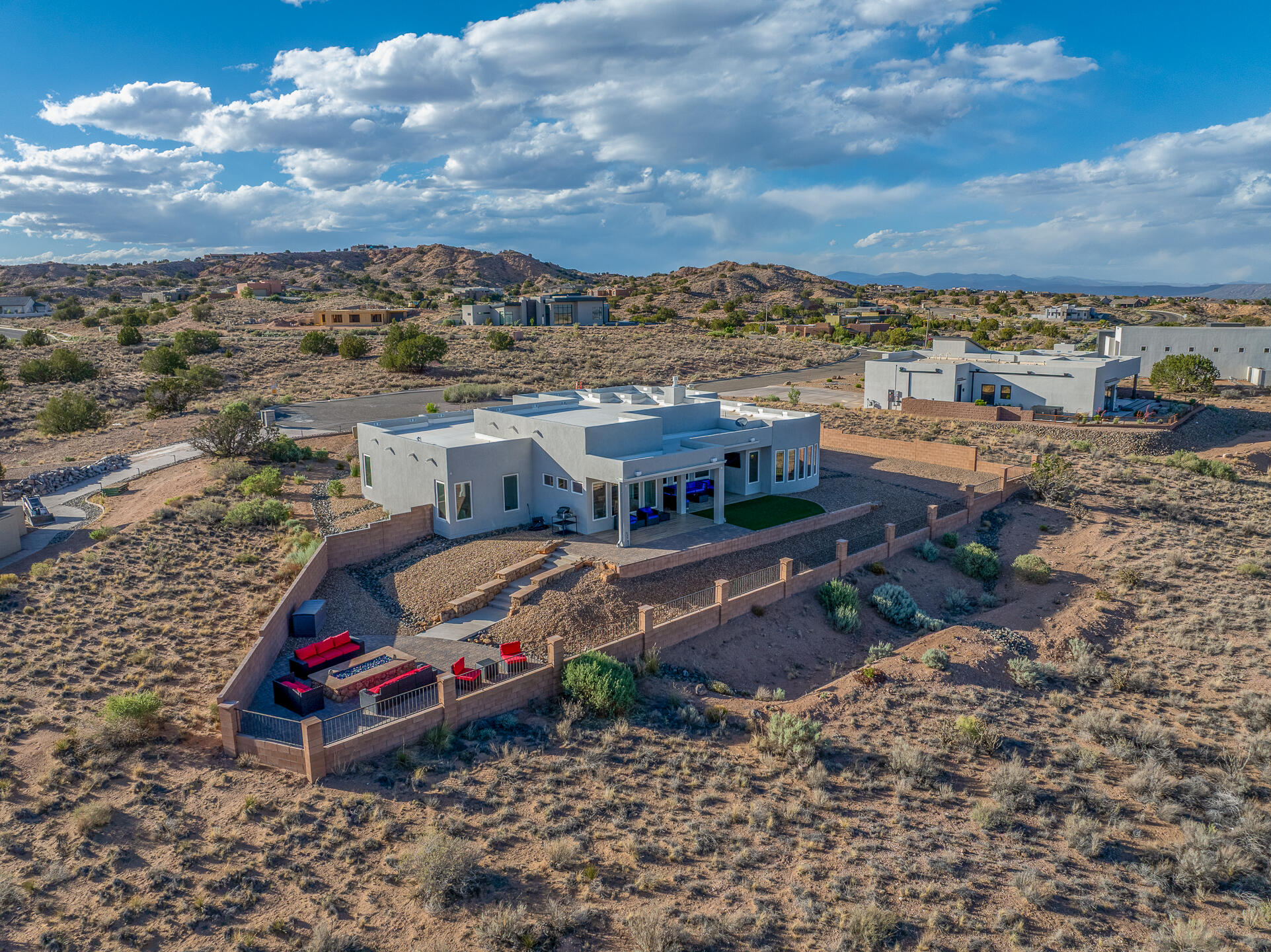 Photo 11 — 2324 Venada Road NE