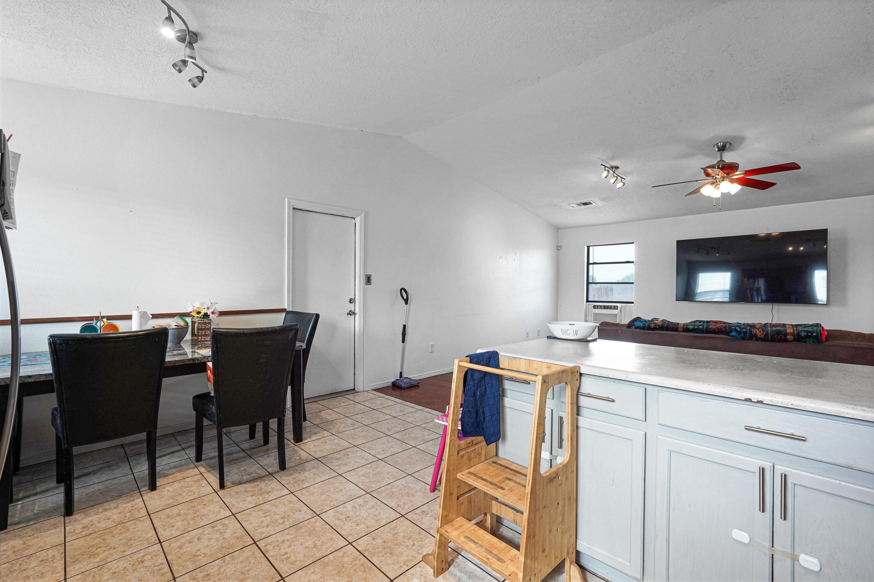 Photo 17 — 432 Mohawk Street SW
