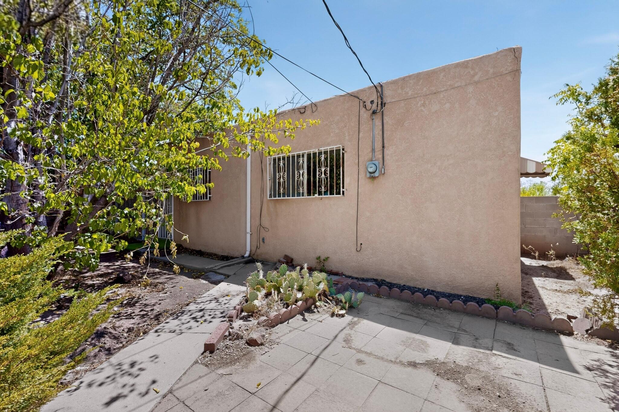 Photo 11 — 823 Headingly Avenue NW
