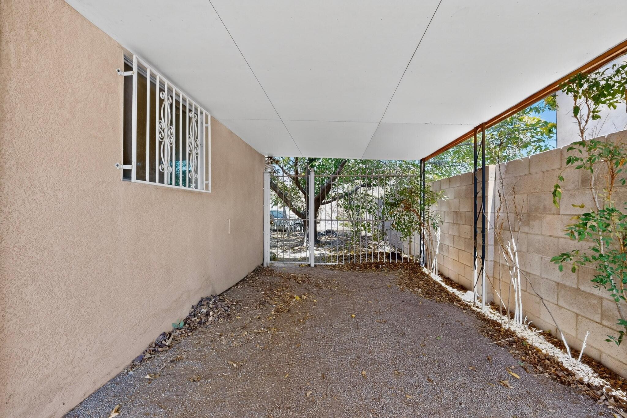 Photo 8 — 823 Headingly Avenue NW