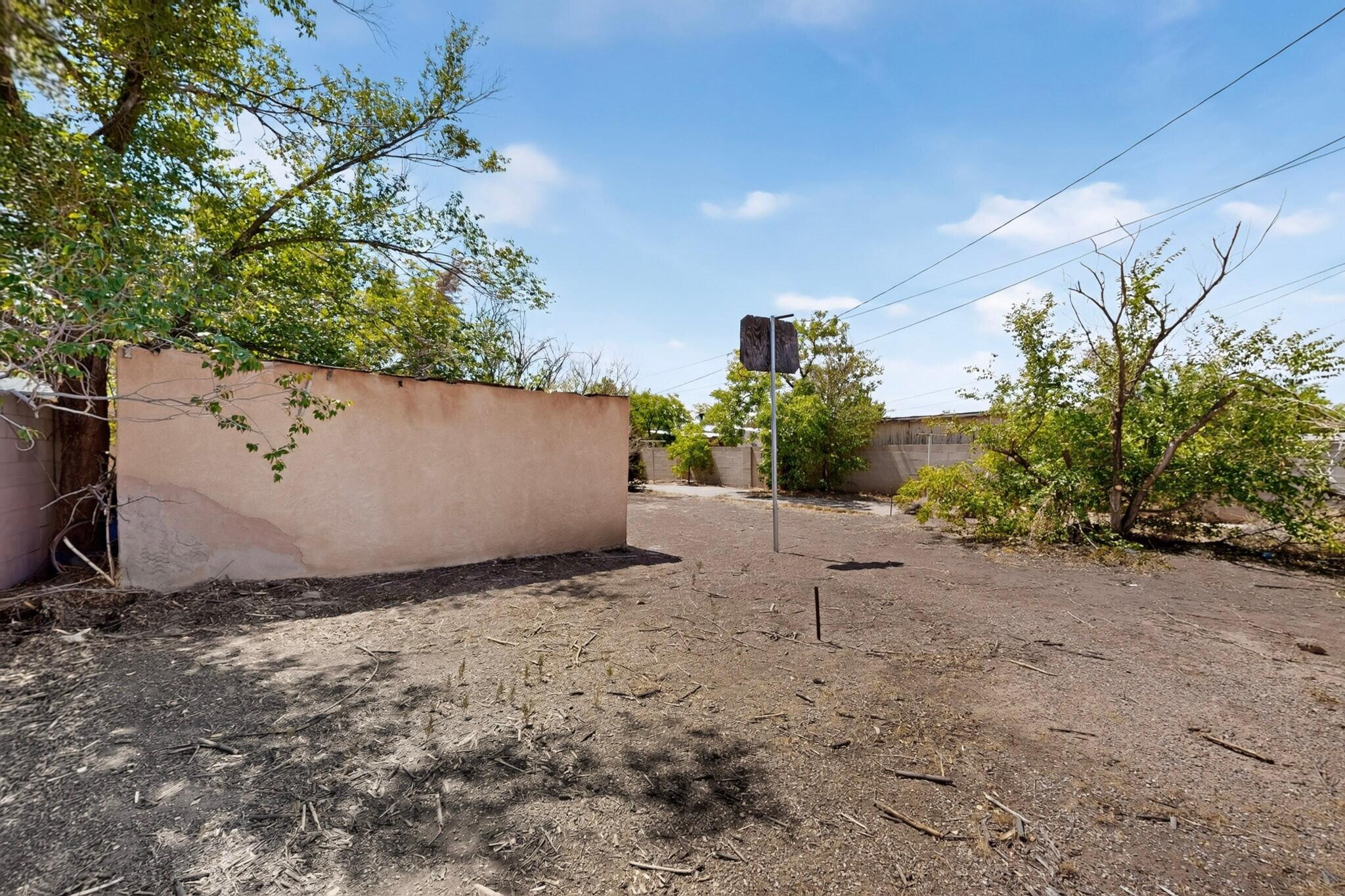 Photo 3 — 823 Headingly Avenue NW