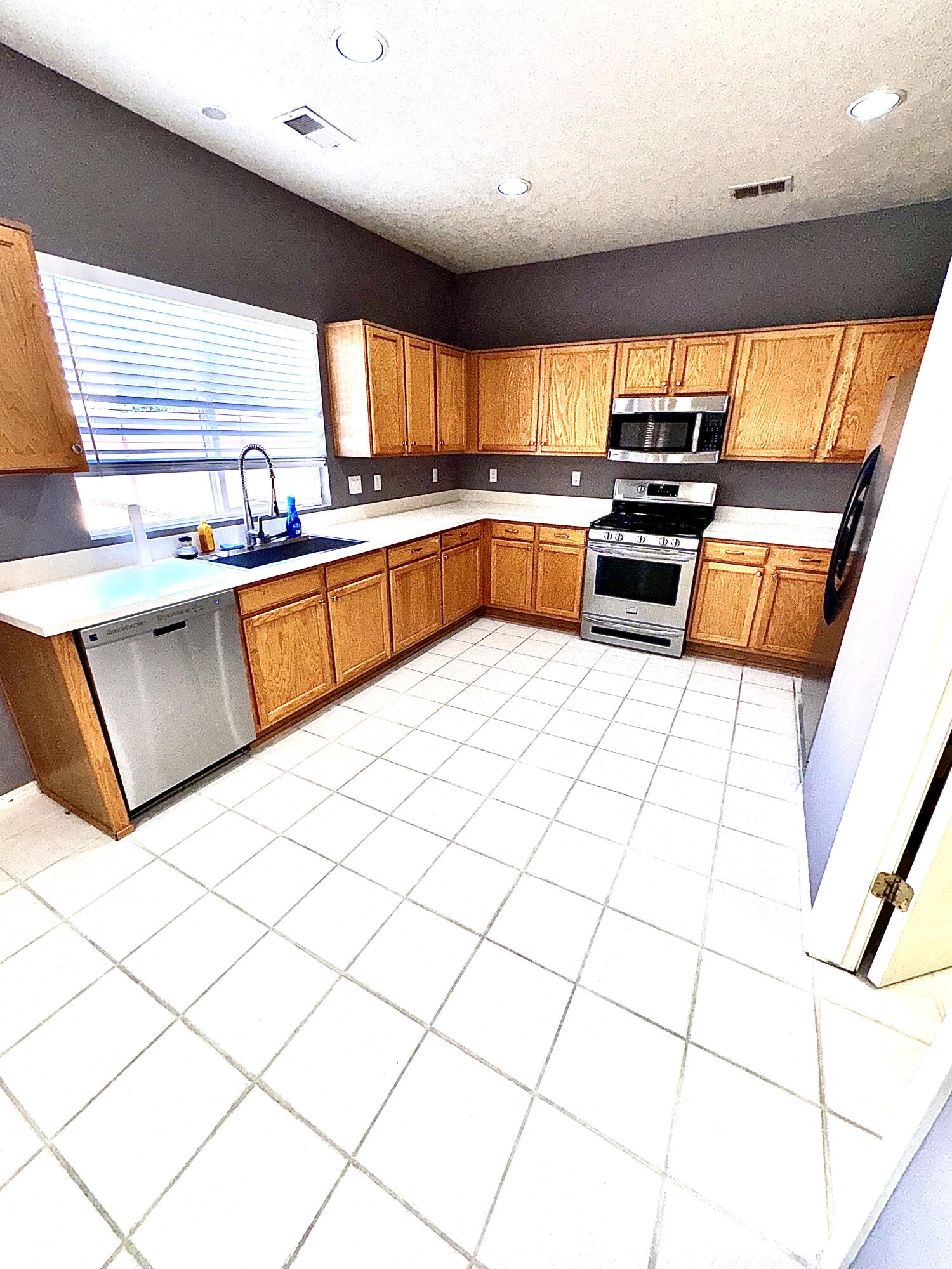Photo 5 — 7039 Casa Elena Drive NE