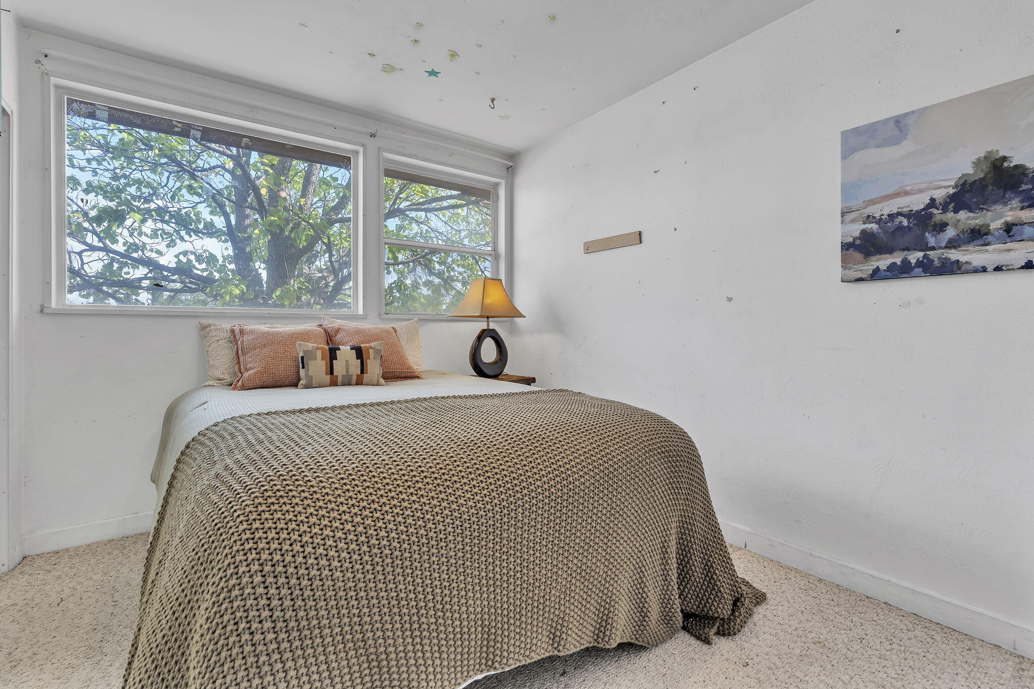 Photo 17 — 5008 Redlands Road NW