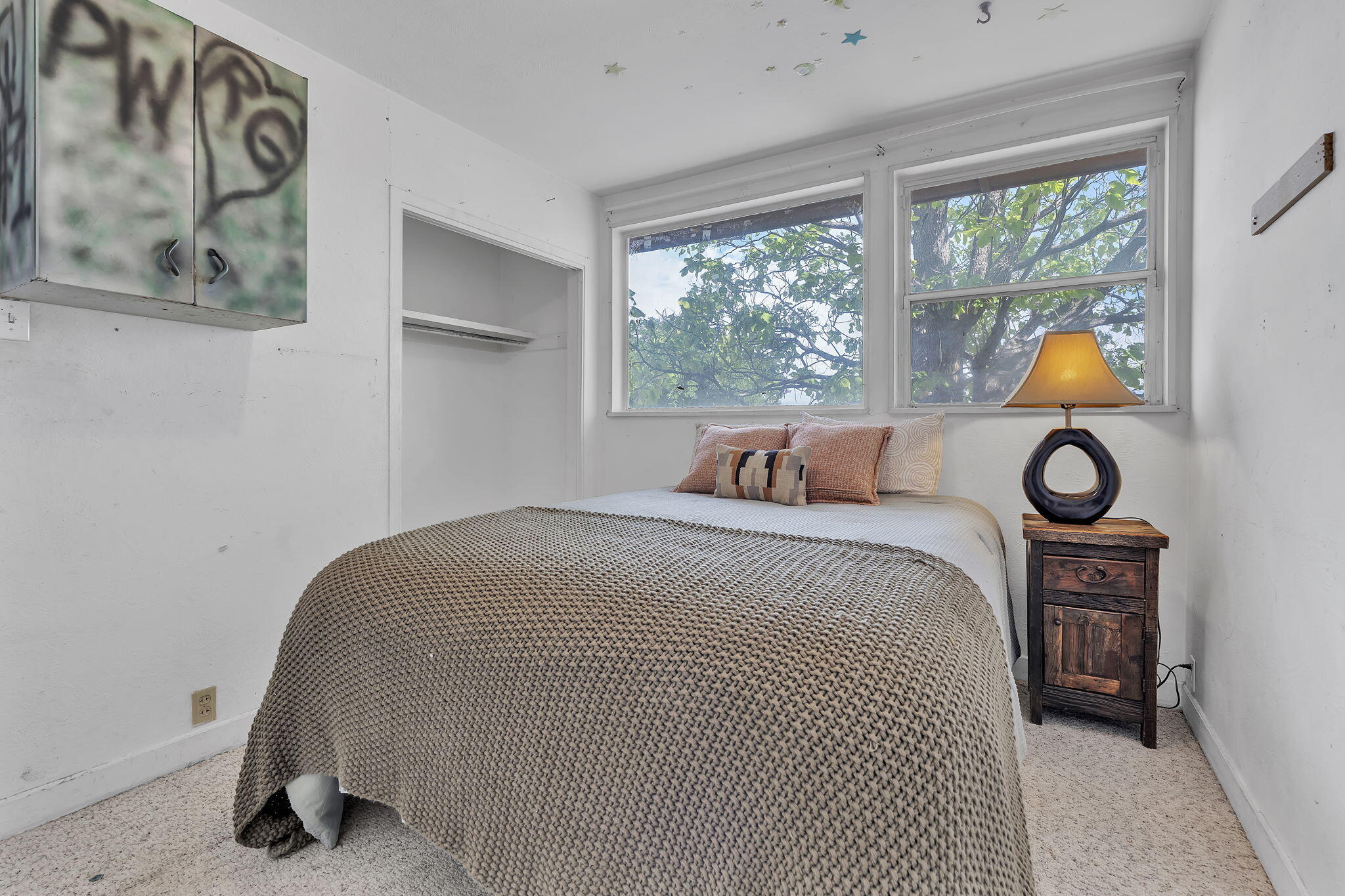 Photo 18 — 5008 Redlands Road NW