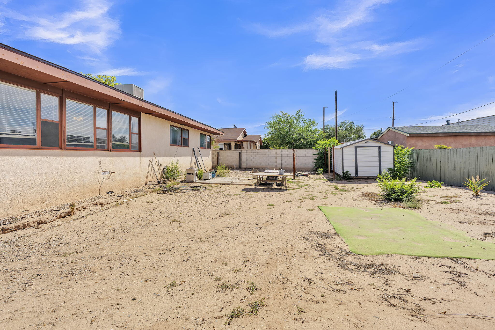 Photo 4 — 5008 Redlands Road NW