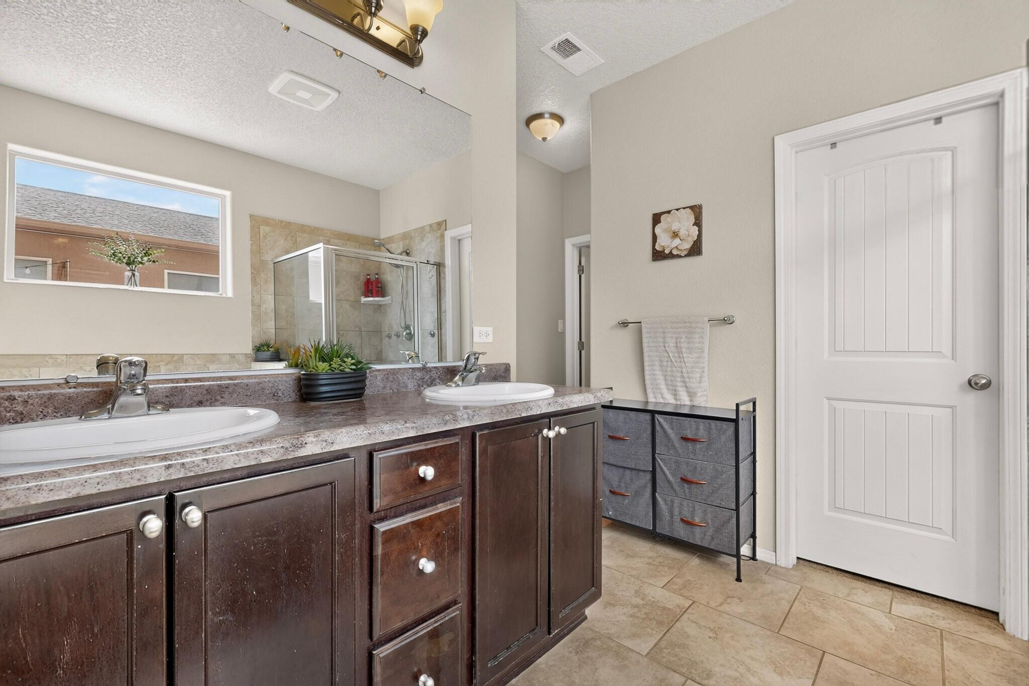 Photo 2 — 229 Landing Trail NE