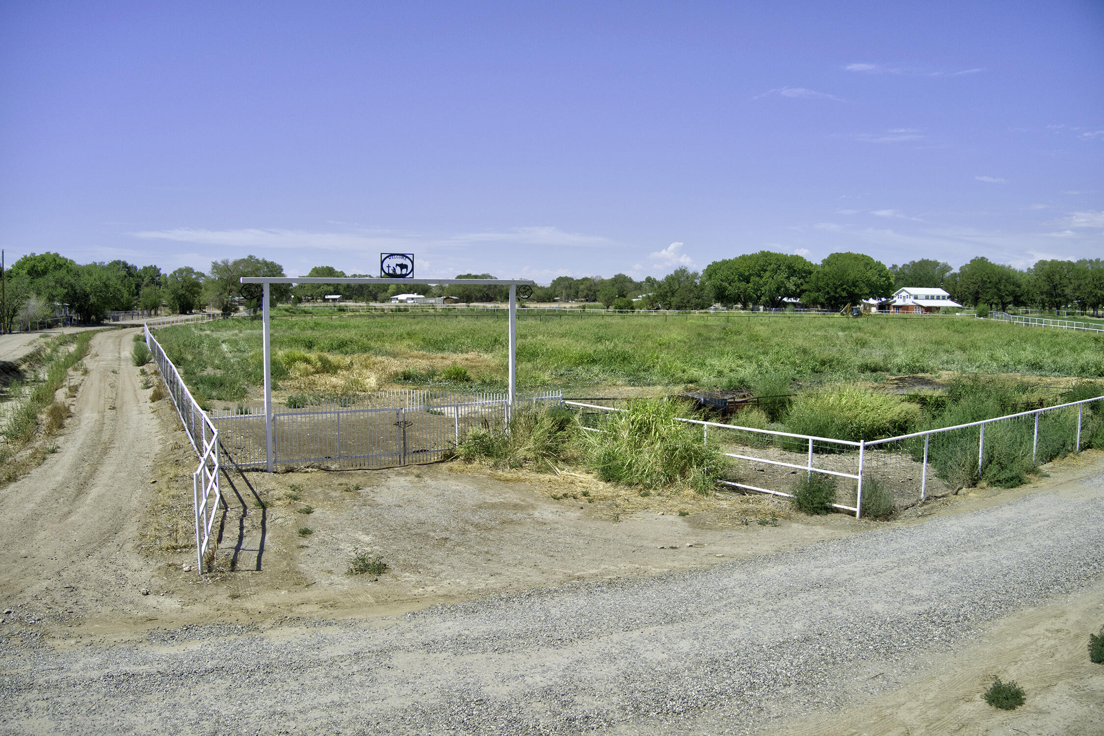 52 Hob Road, Los Lunas, NM 87031