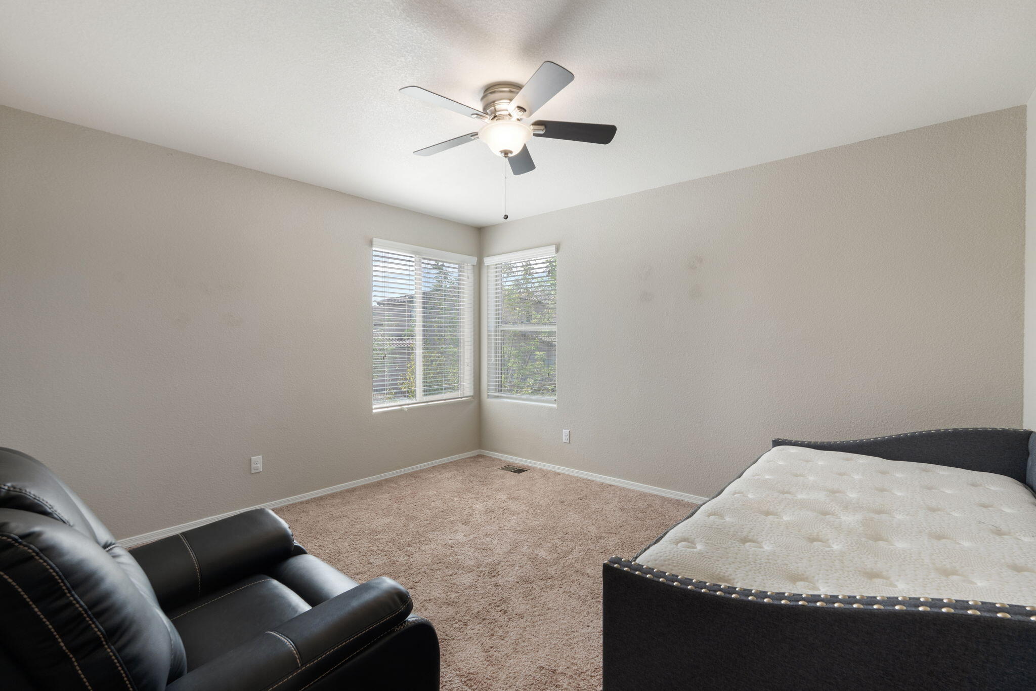 Photo 3 — 1620 Gulfstream Drive SE
