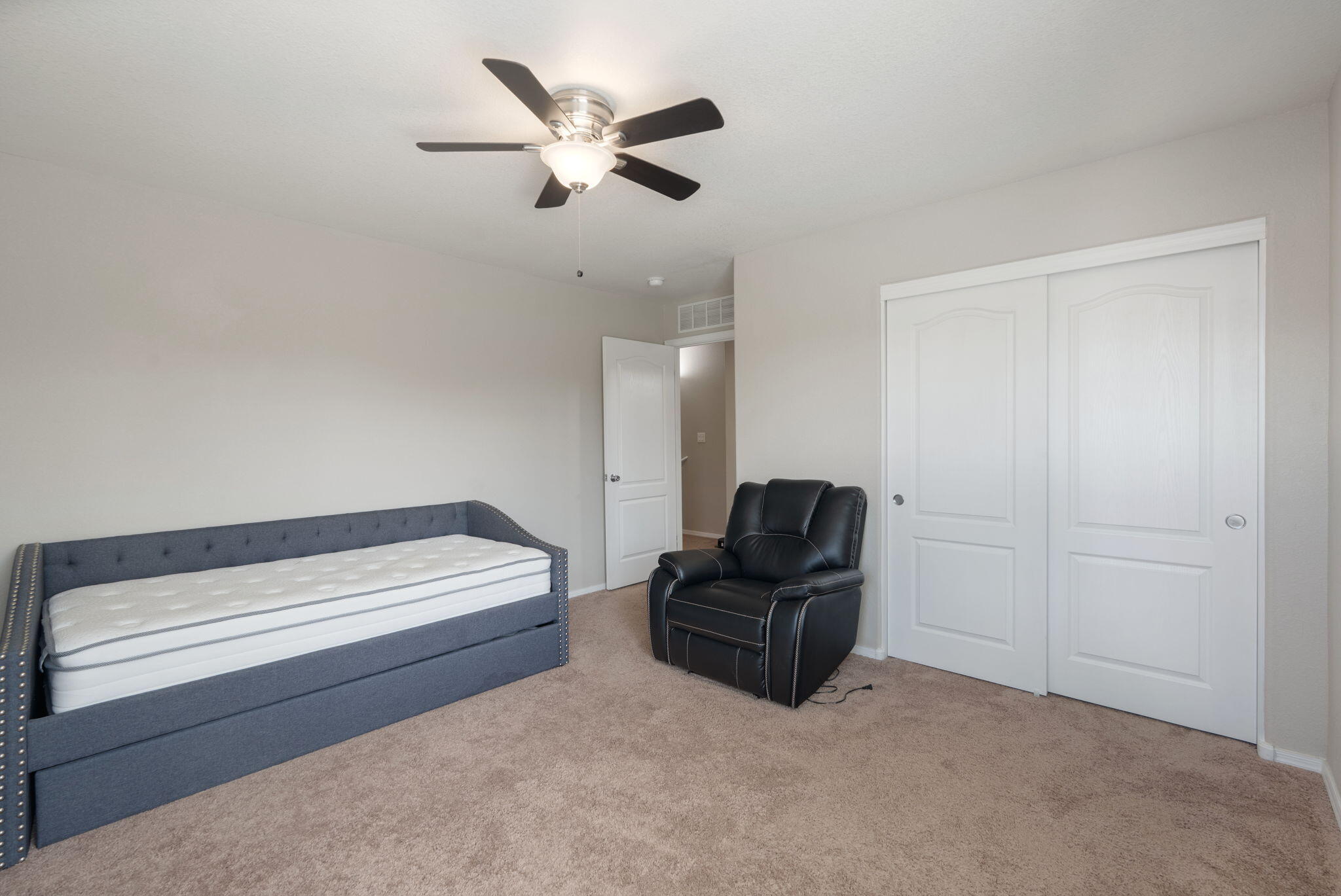 Photo 4 — 1620 Gulfstream Drive SE