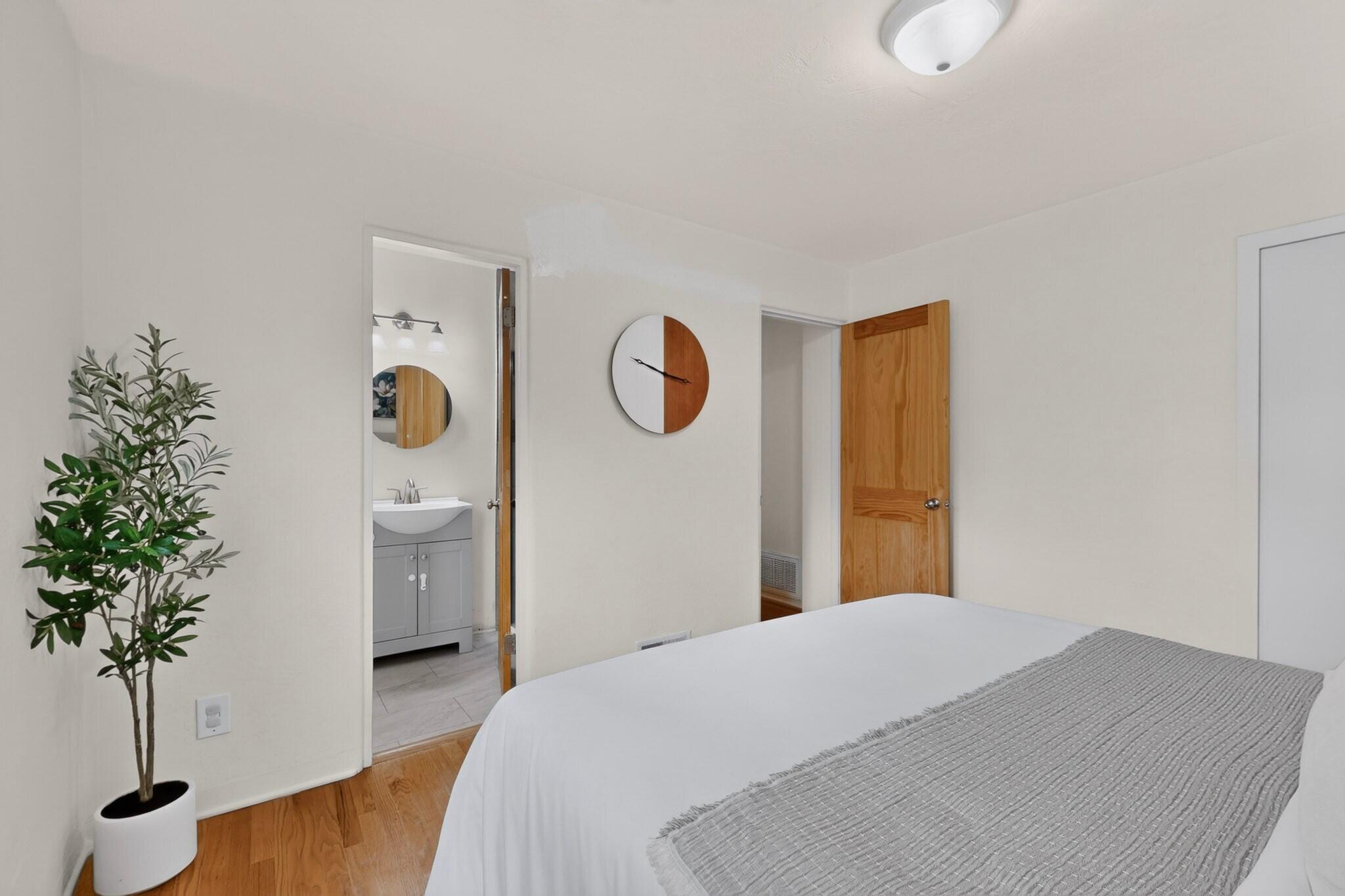 Photo 2 — 1208 Morningside Drive NE