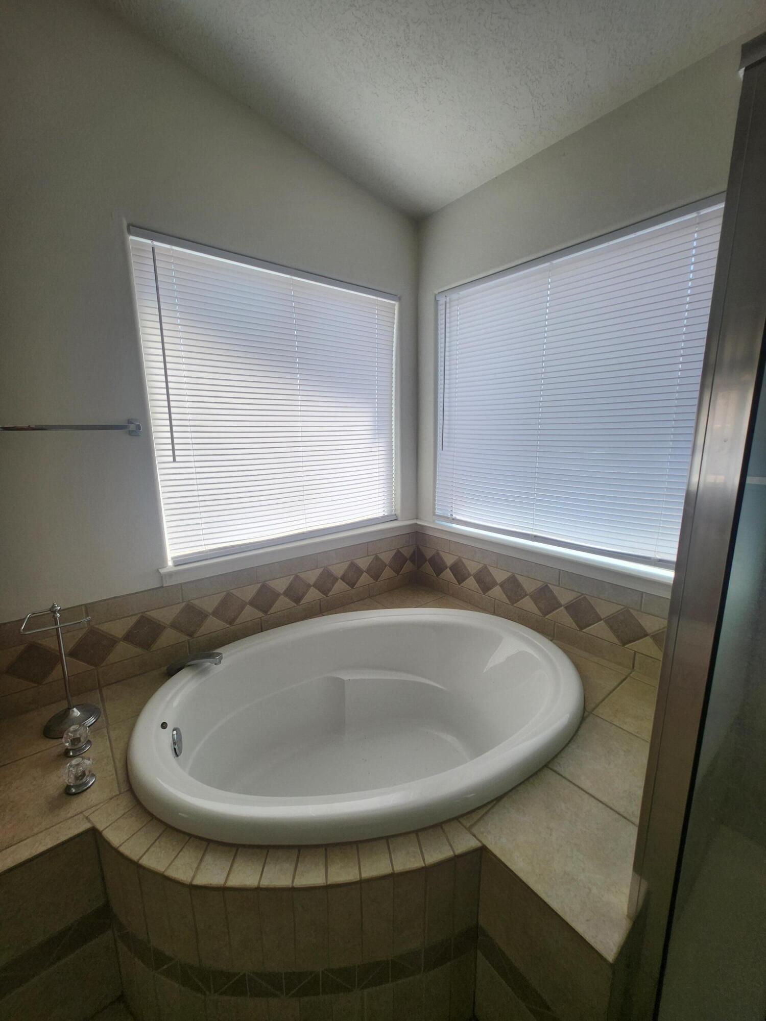 Photo 4 — 7320 Eagle View Avenue NE