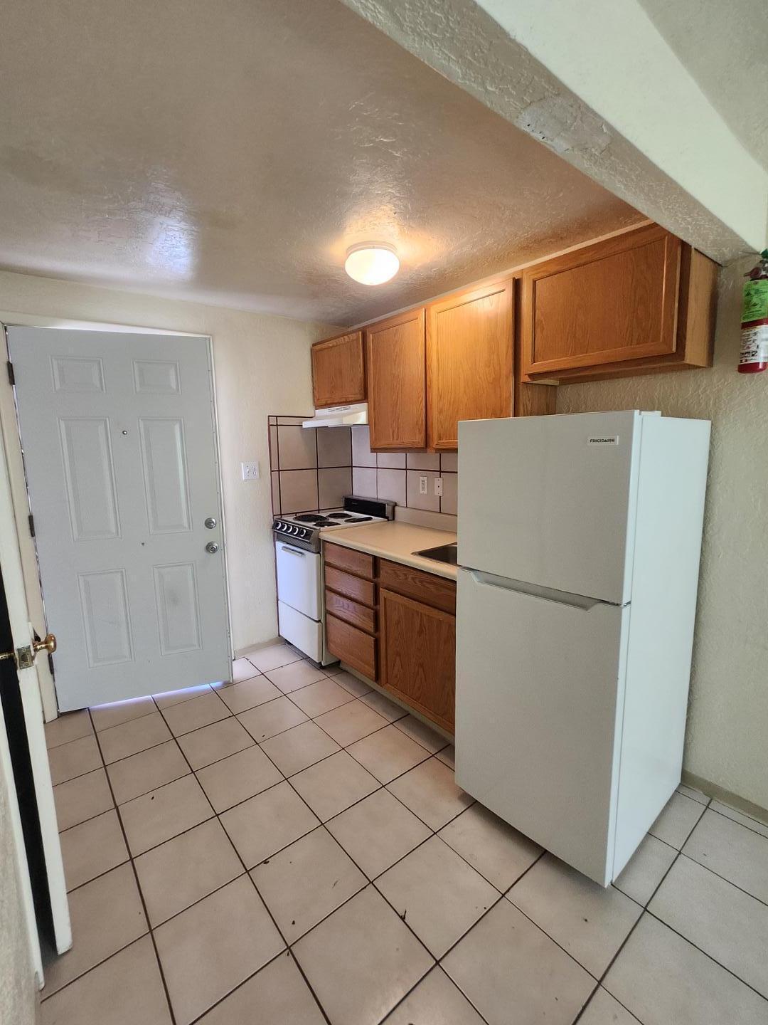 Photo 4 — 221 Maple Street NE 79