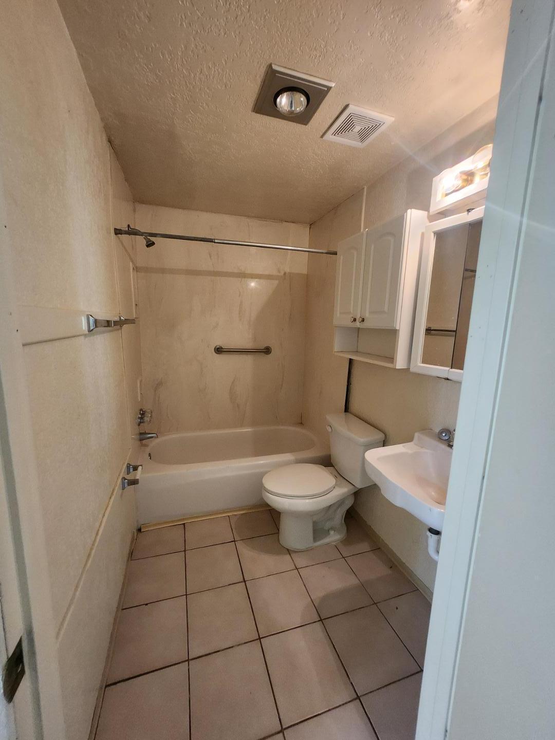 Photo 3 — 221 Maple Street NE 79