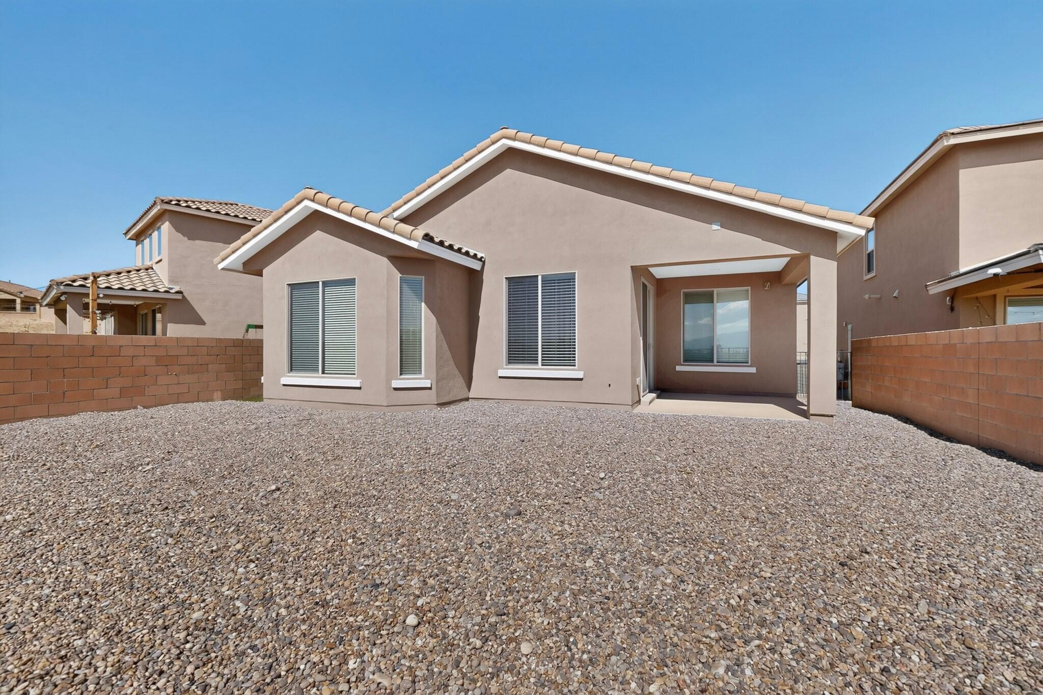 1136 N Vallecito Loop NW, Los Lunas, NM 87031