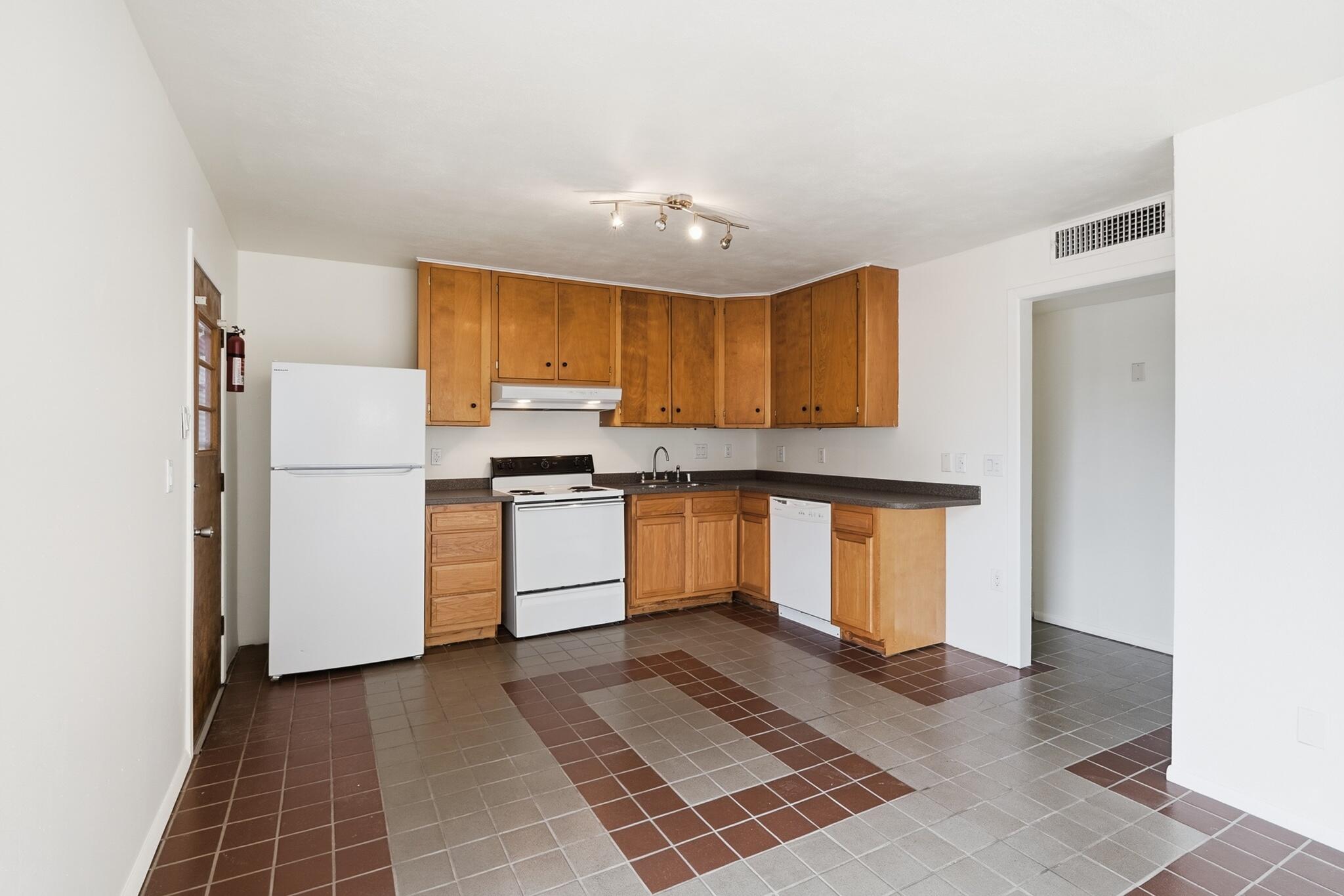 Photo 18 — 2612 Eubank Boulevard NE