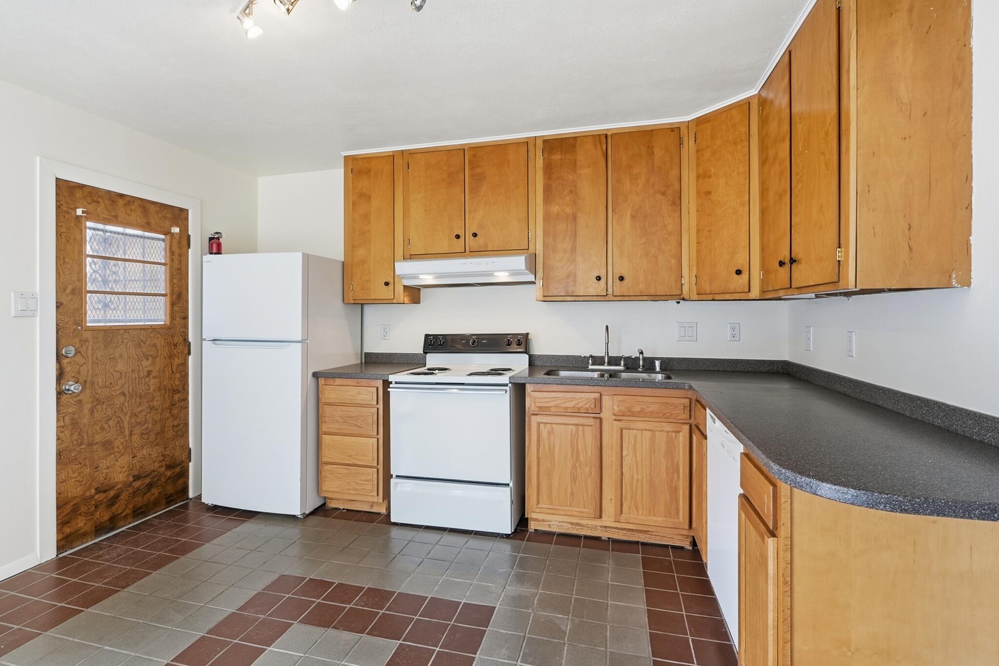 Photo 17 — 2612 Eubank Boulevard NE
