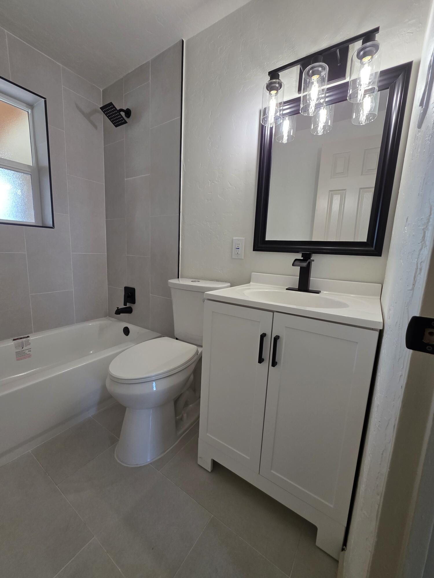 Photo 15 — 2827 Bel Air Drive NE