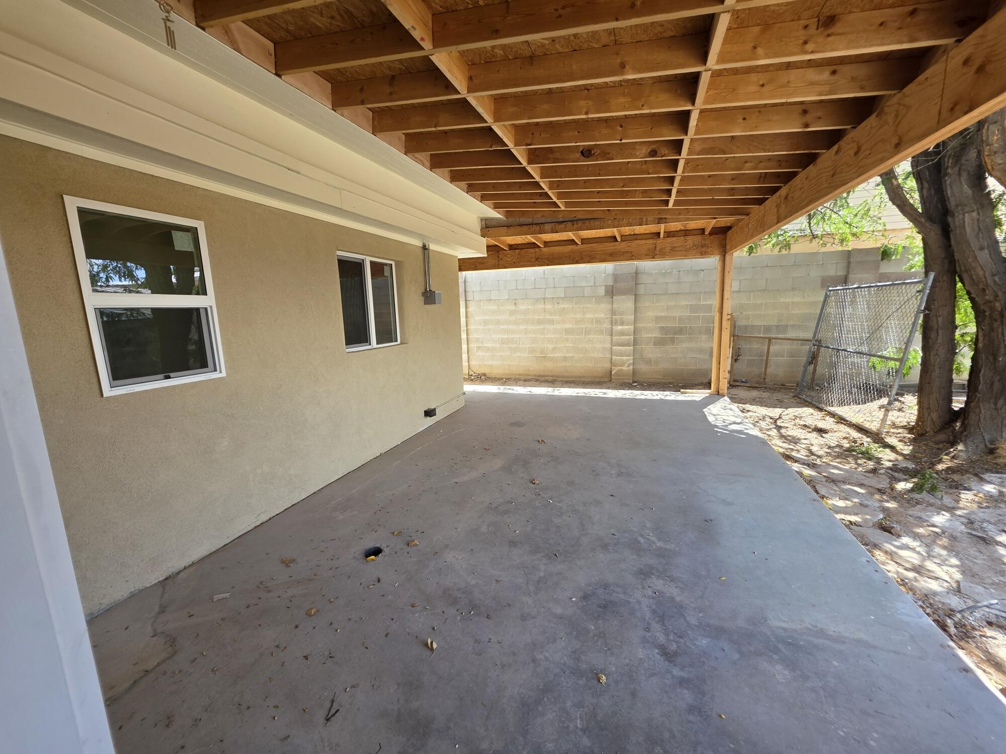 Photo 2 — 2827 Bel Air Drive NE