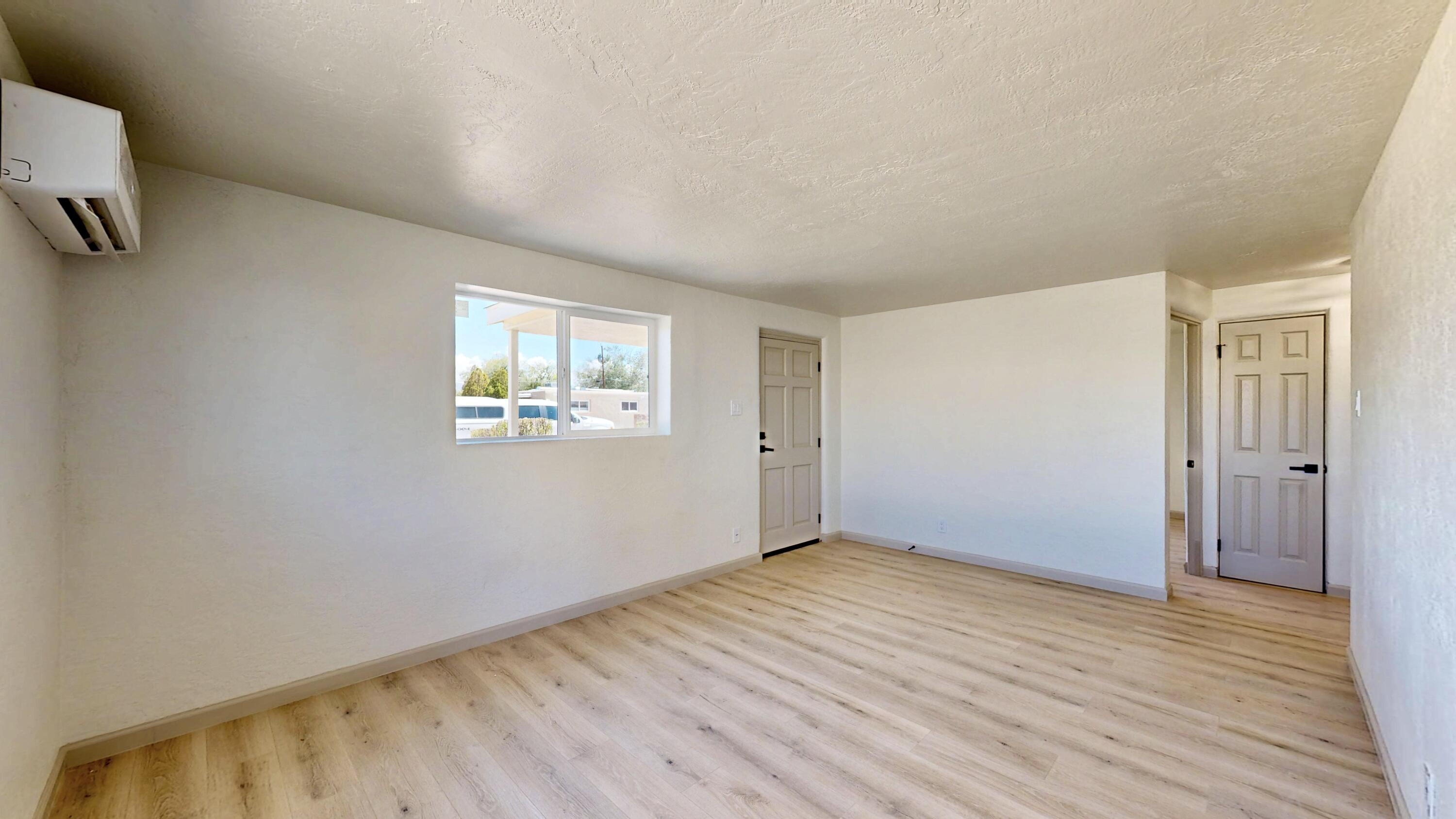 Photo 2 — 2827 Bel Air Drive NE
