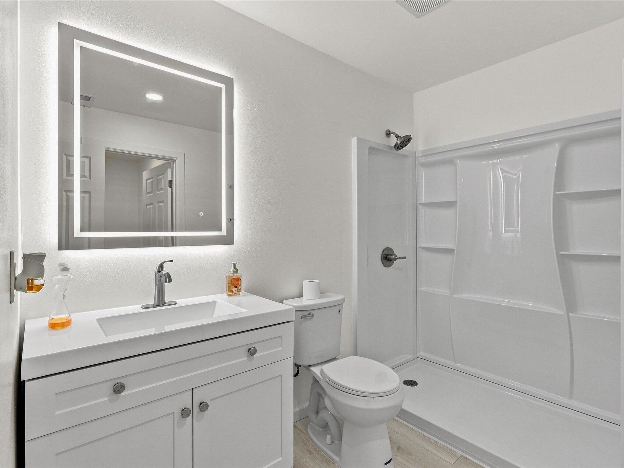 Photo 3 — 233 E Maxine Street NE