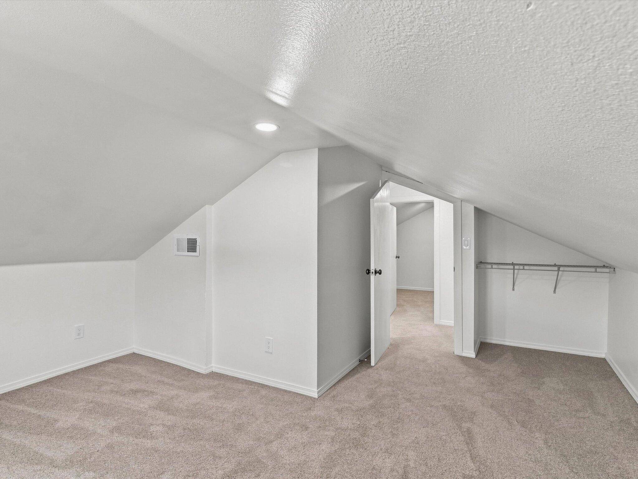 Photo 5 — 233 E Maxine Street NE