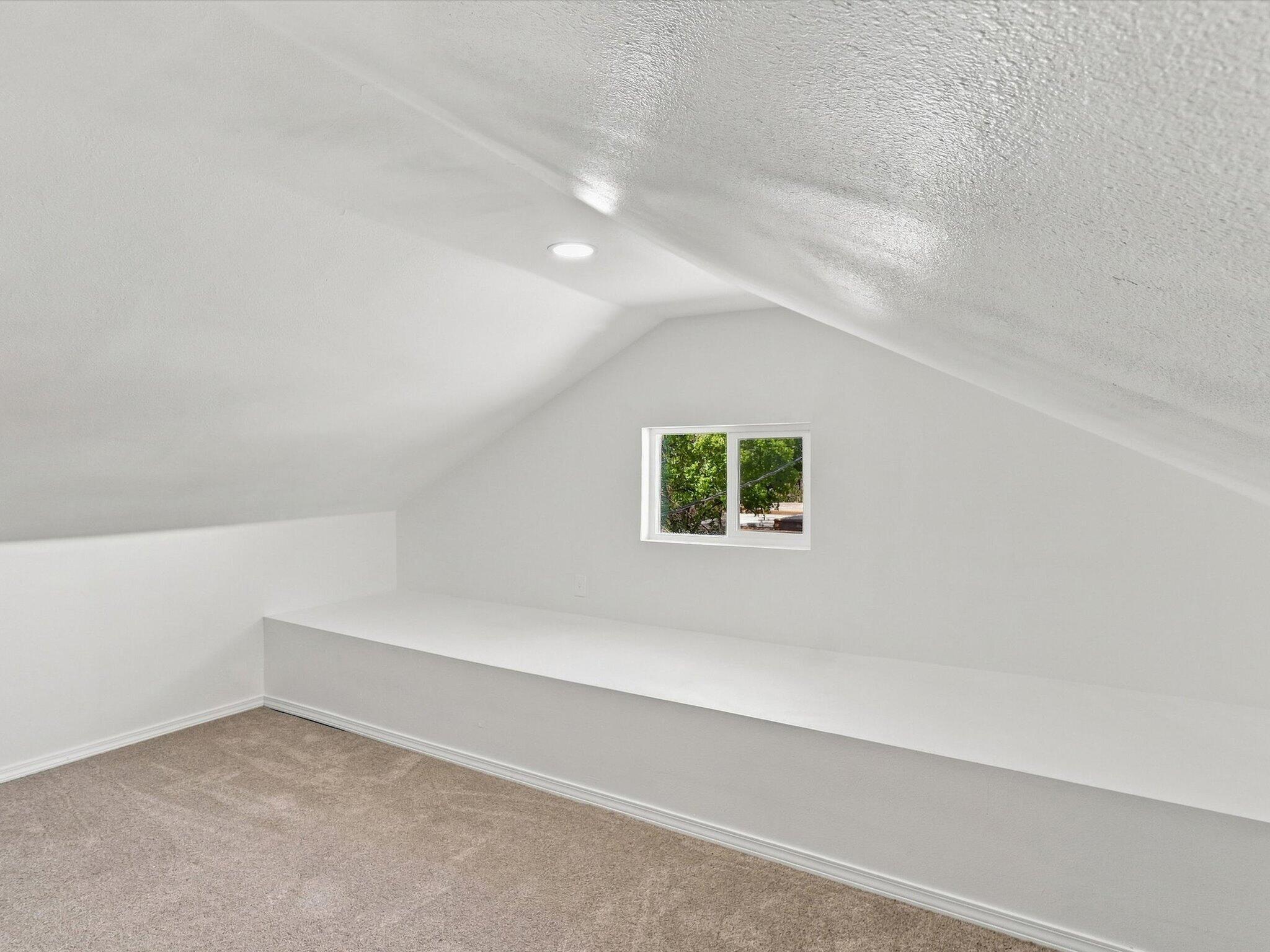 Photo 6 — 233 E Maxine Street NE