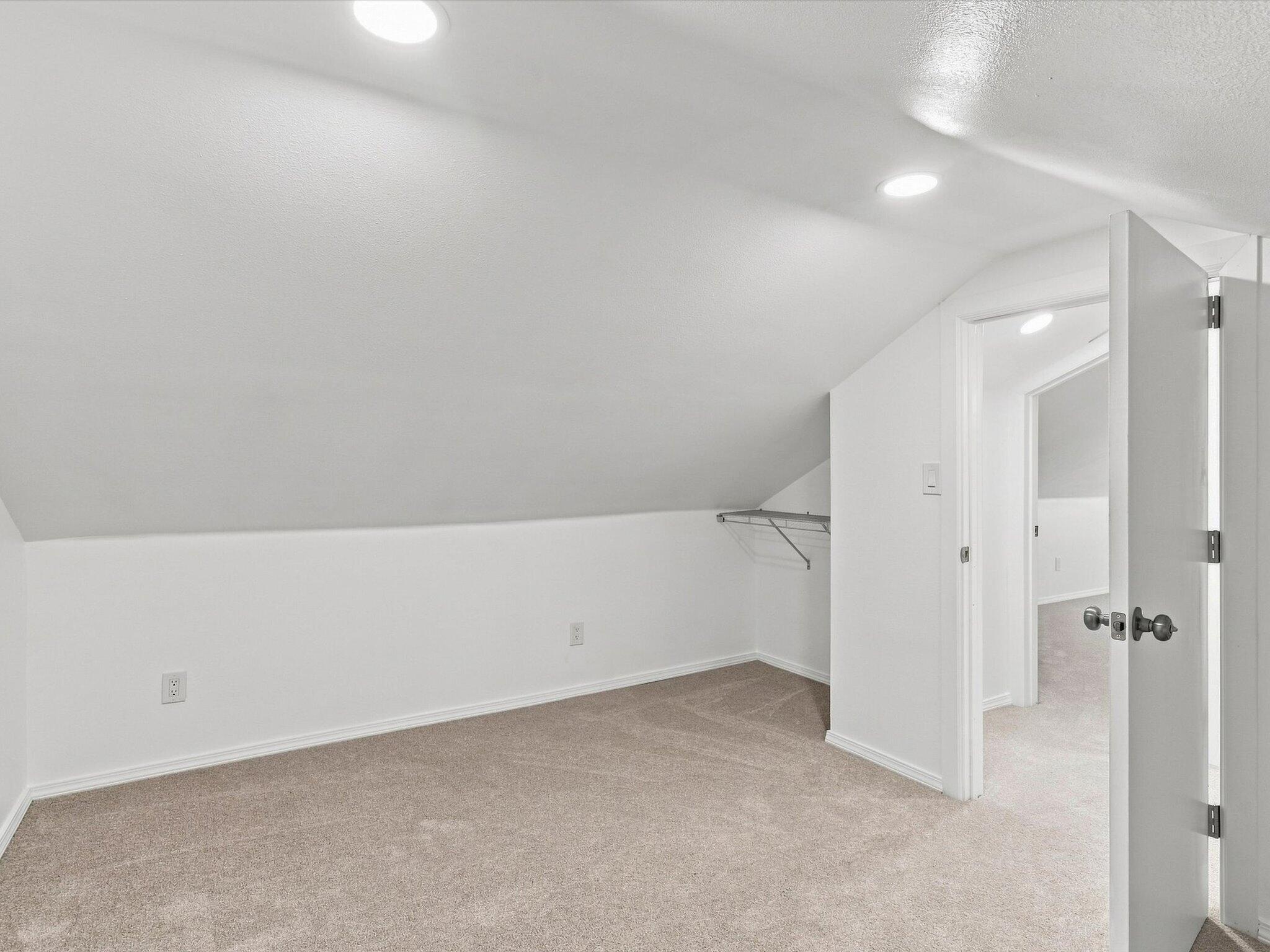 Photo 7 — 233 E Maxine Street NE