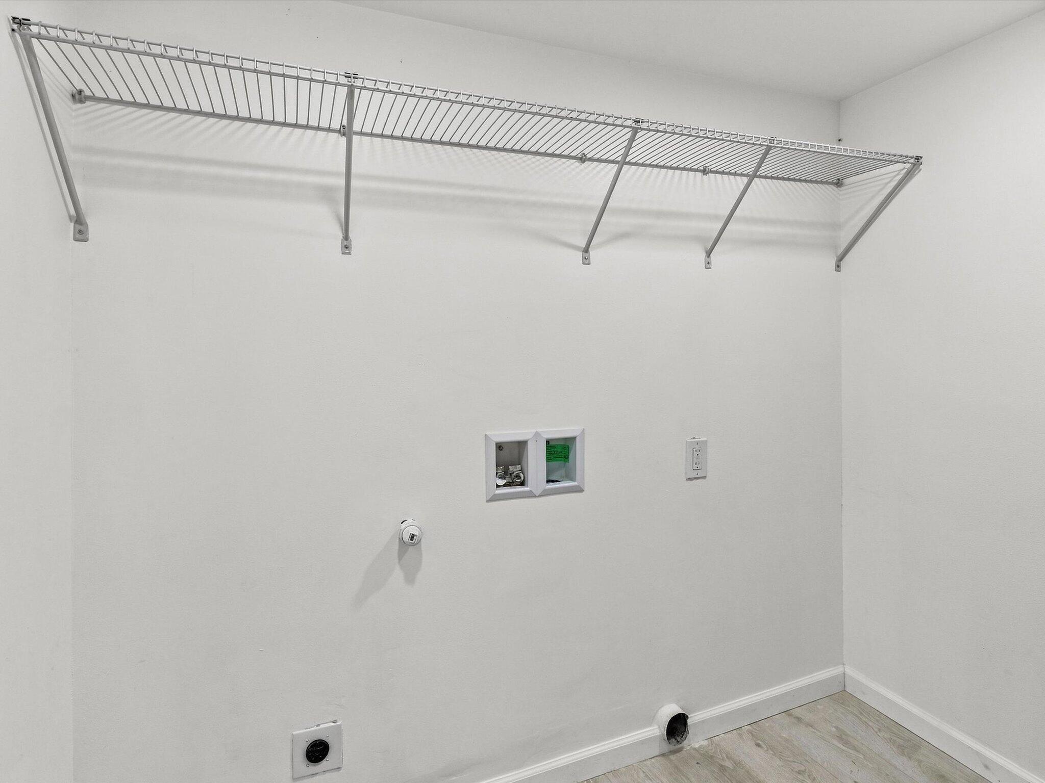 Photo 9 — 233 E Maxine Street NE