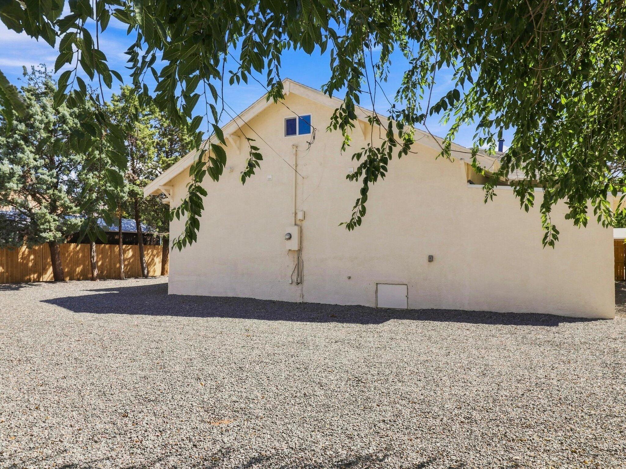 Photo 15 — 233 E Maxine Street NE
