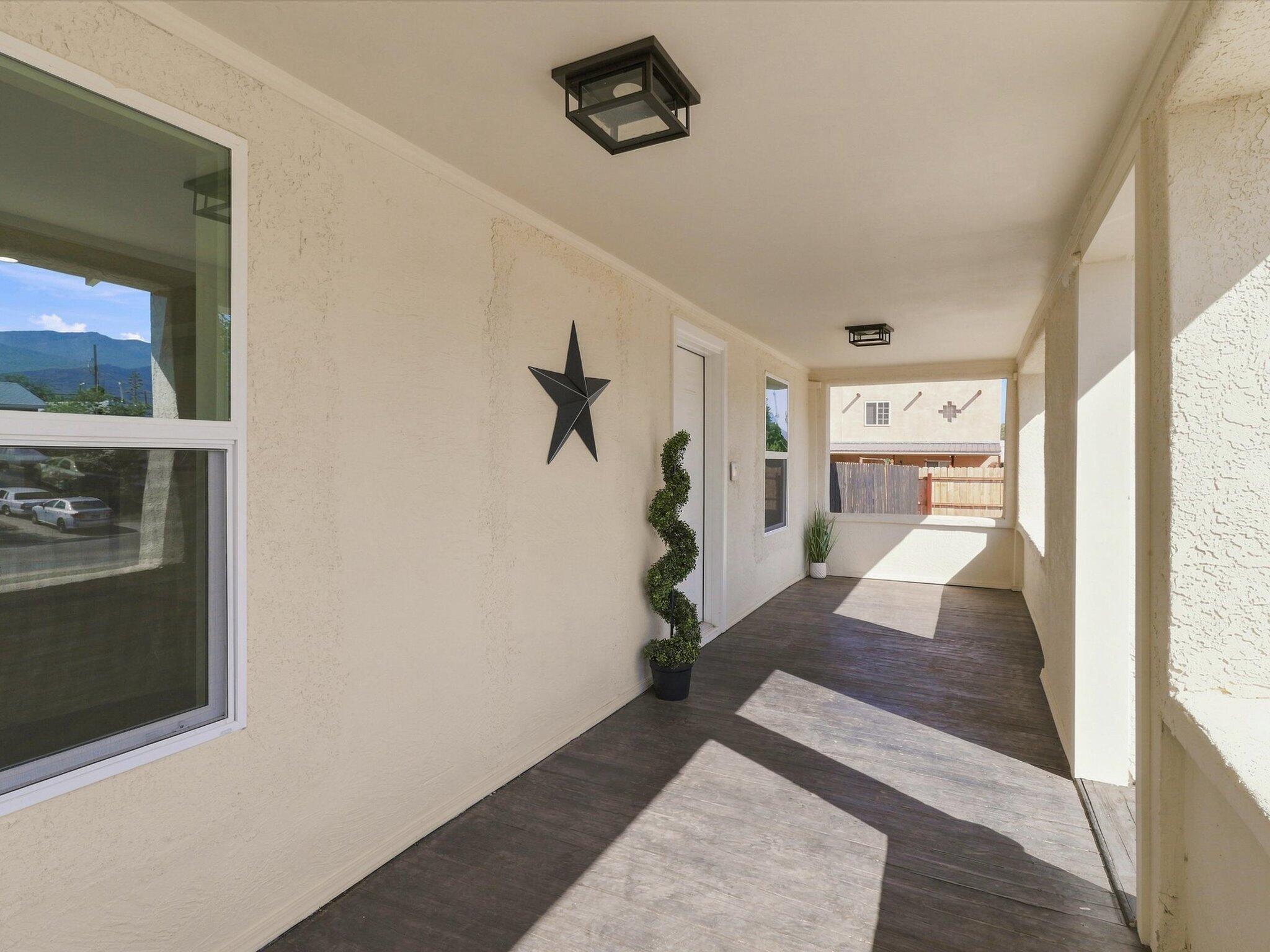 Photo 17 — 233 E Maxine Street NE