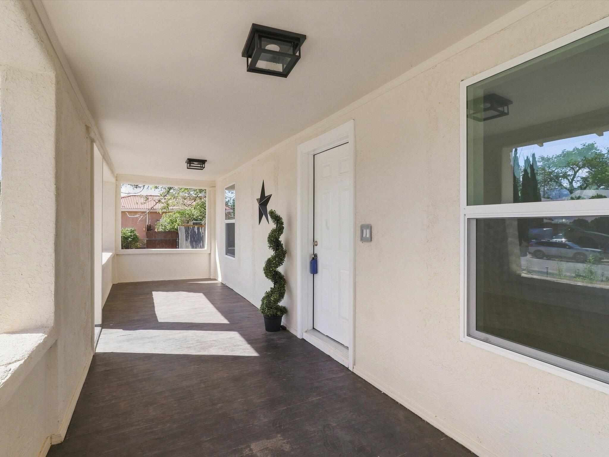Photo 18 — 233 E Maxine Street NE