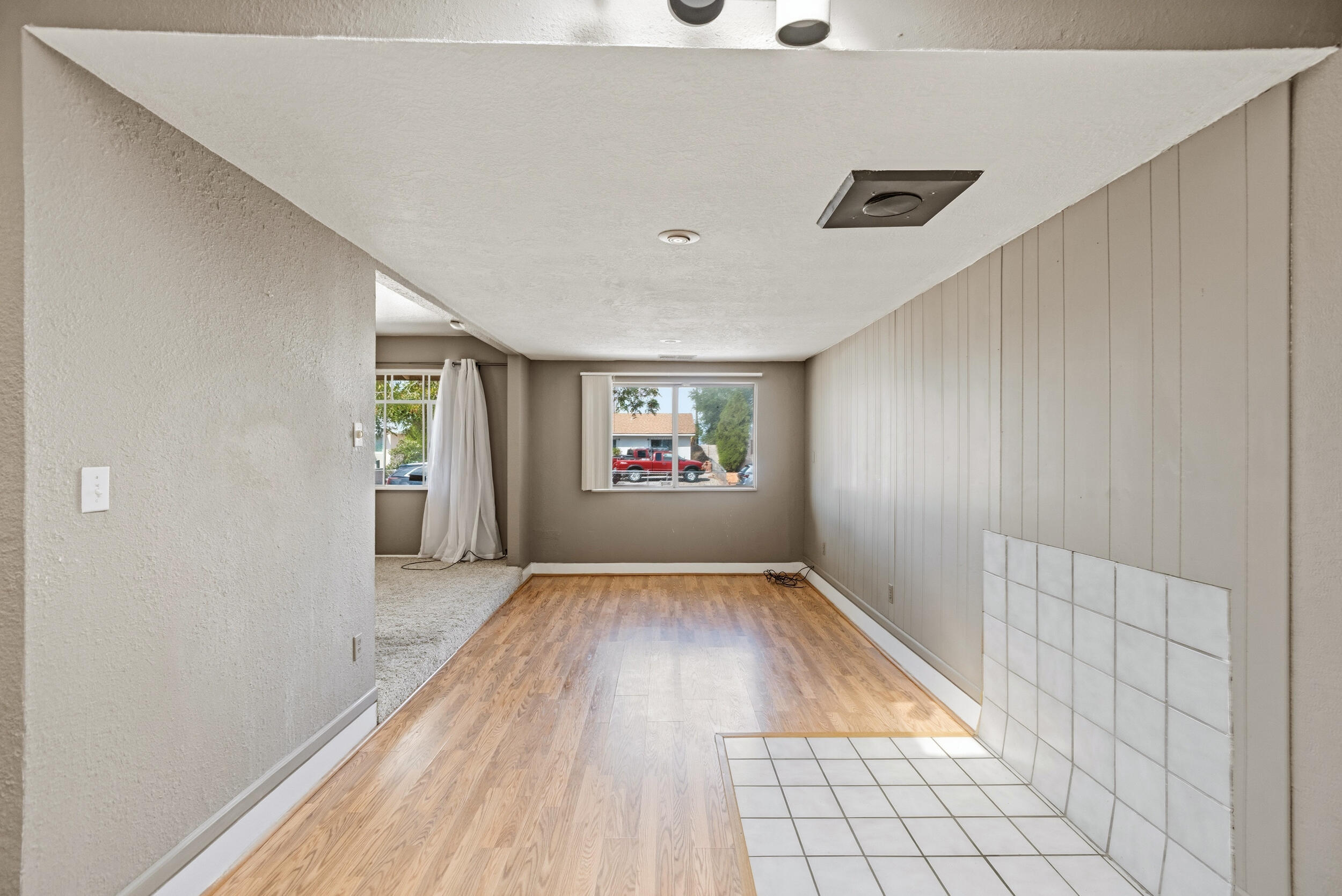 Photo 9 — 308 Espejo Street NE