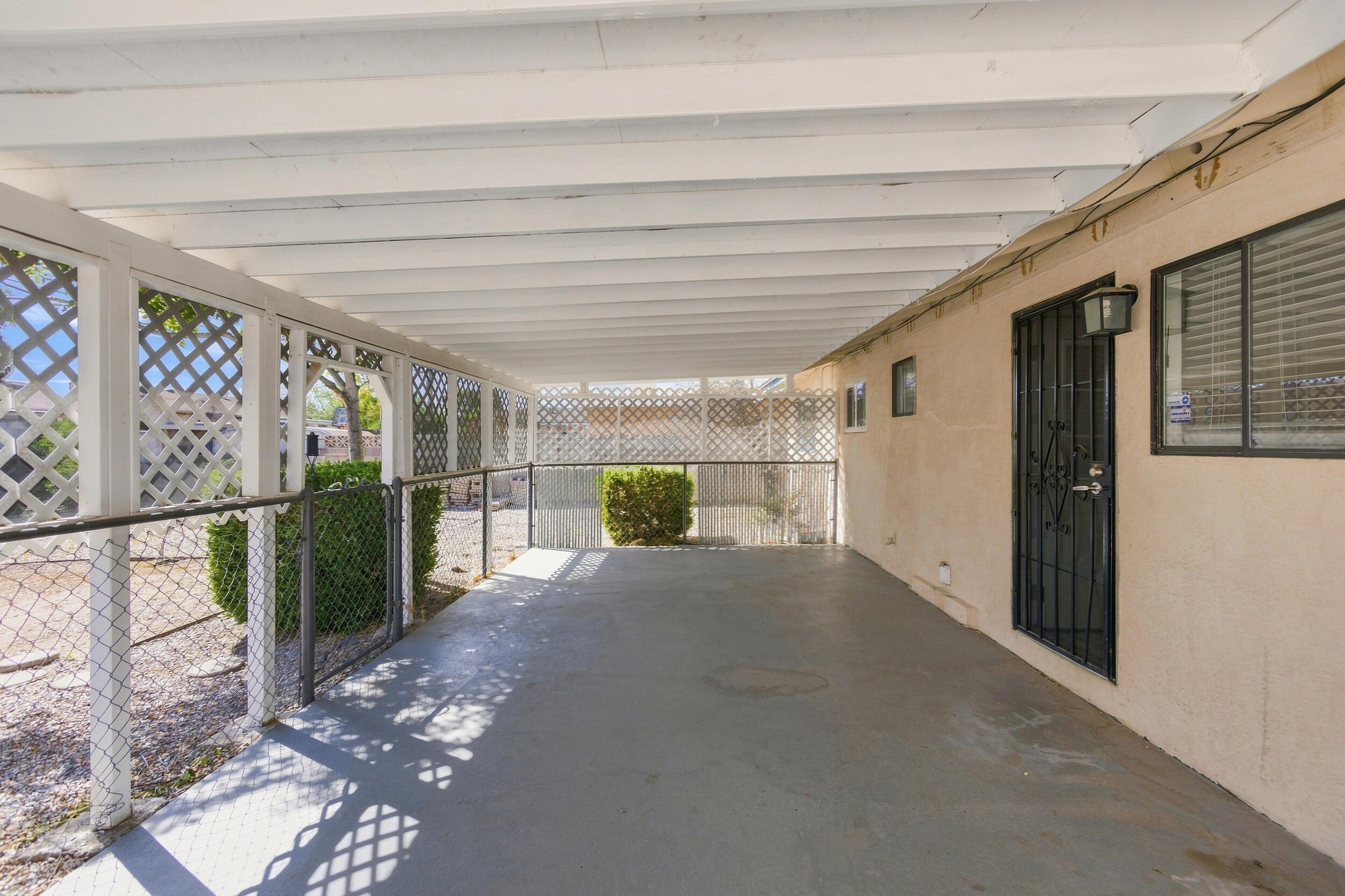 Photo 7 — 308 Espejo Street NE