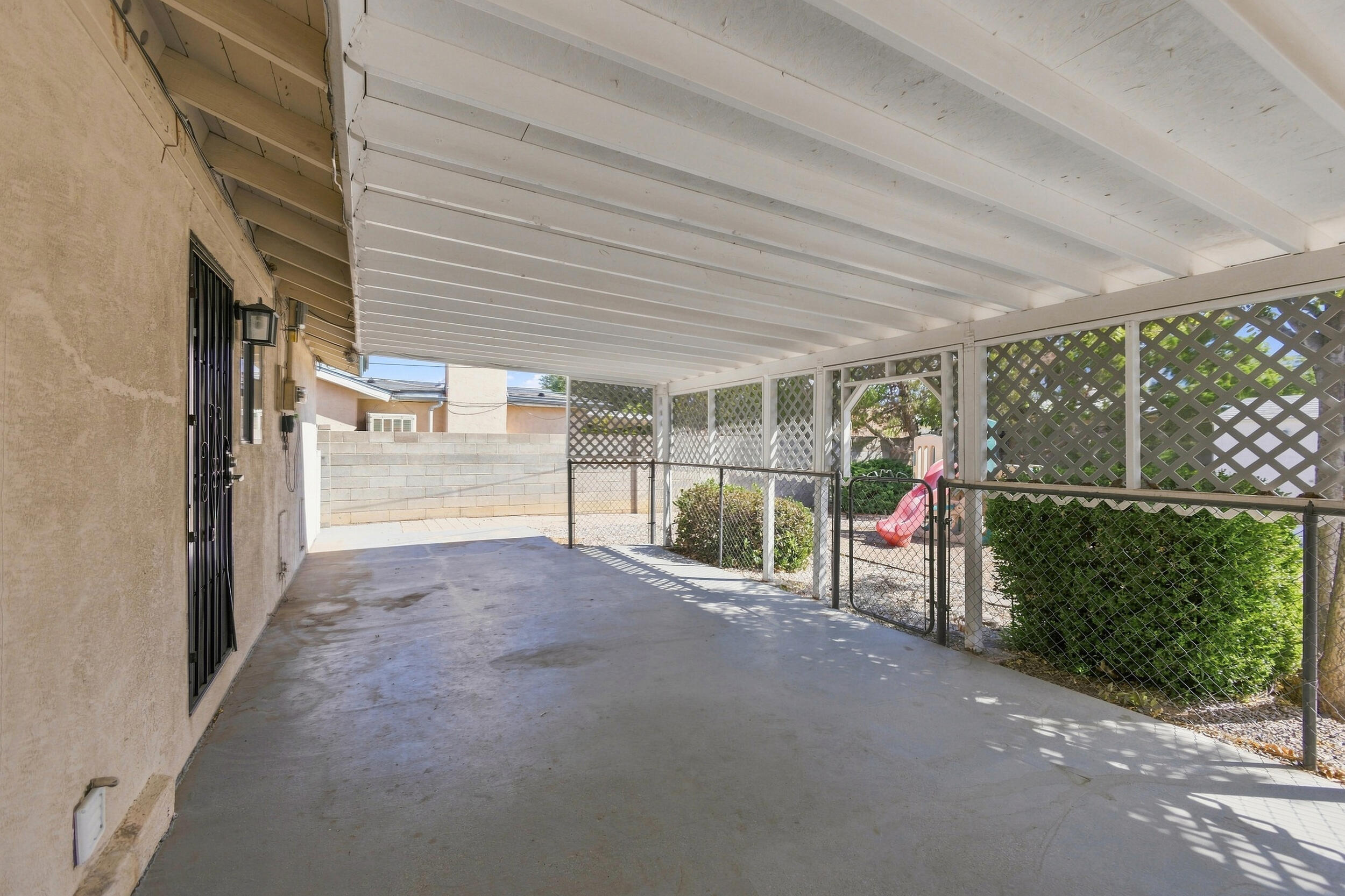 Photo 5 — 308 Espejo Street NE