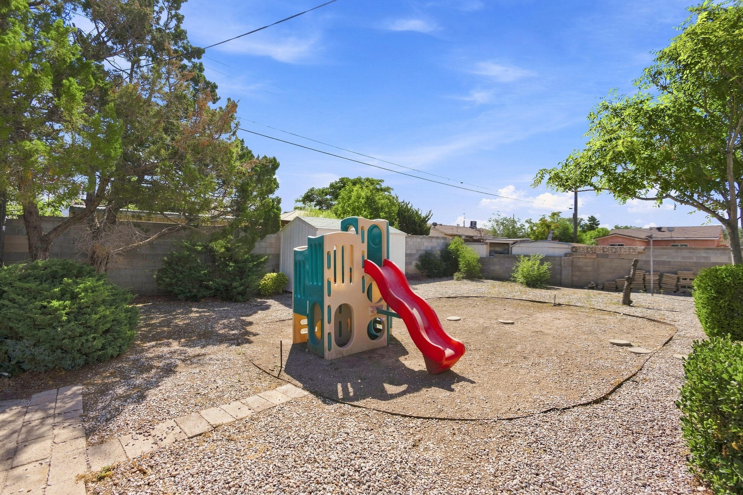 Photo 4 — 308 Espejo Street NE