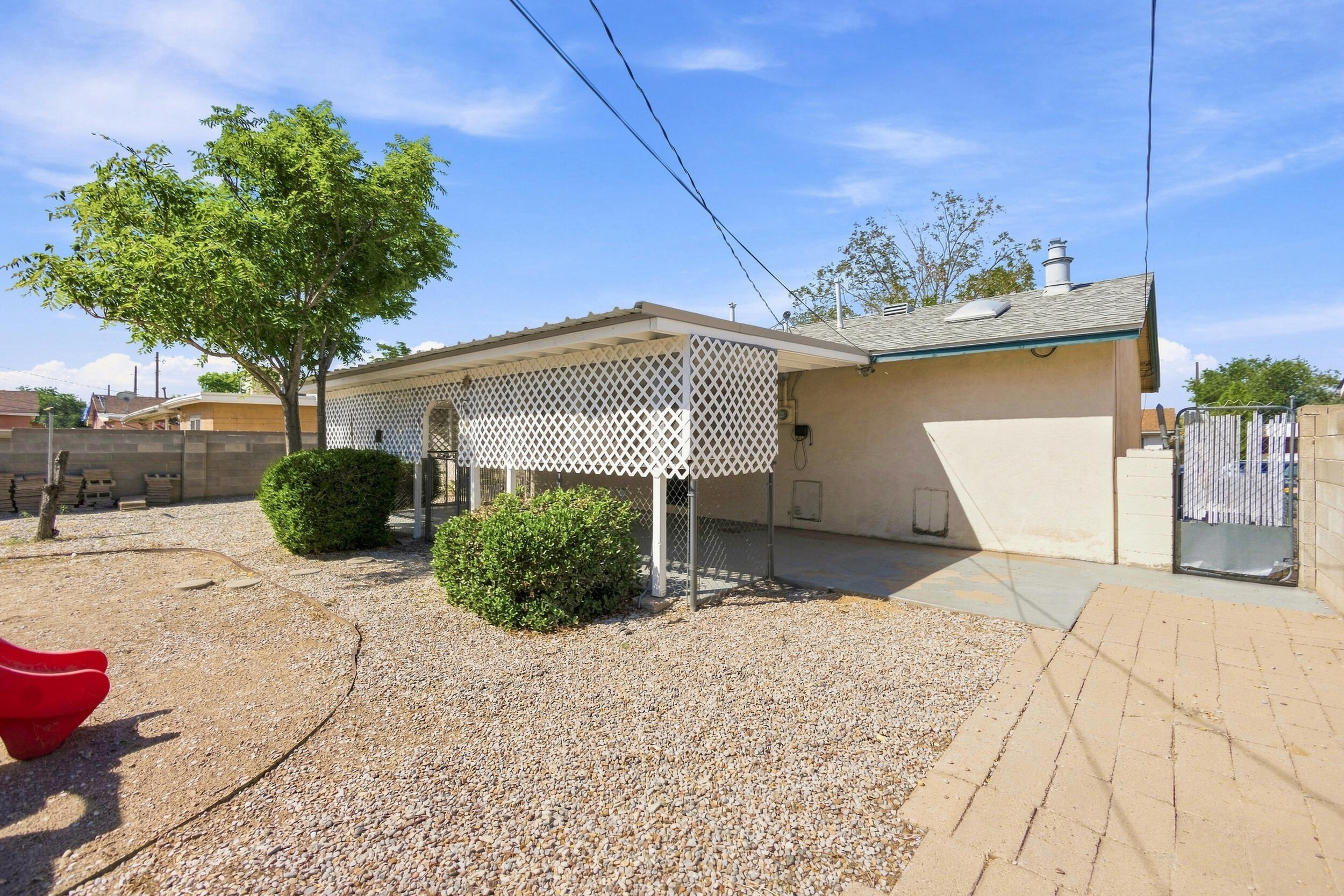 Photo 3 — 308 Espejo Street NE