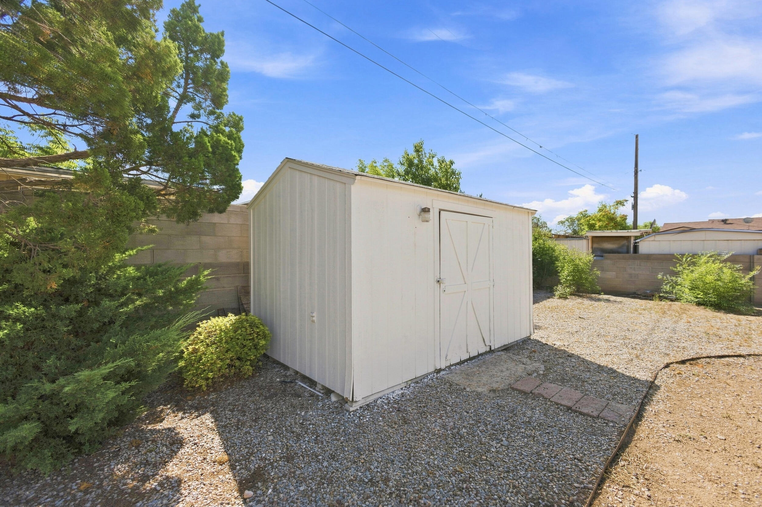 Photo 2 — 308 Espejo Street NE