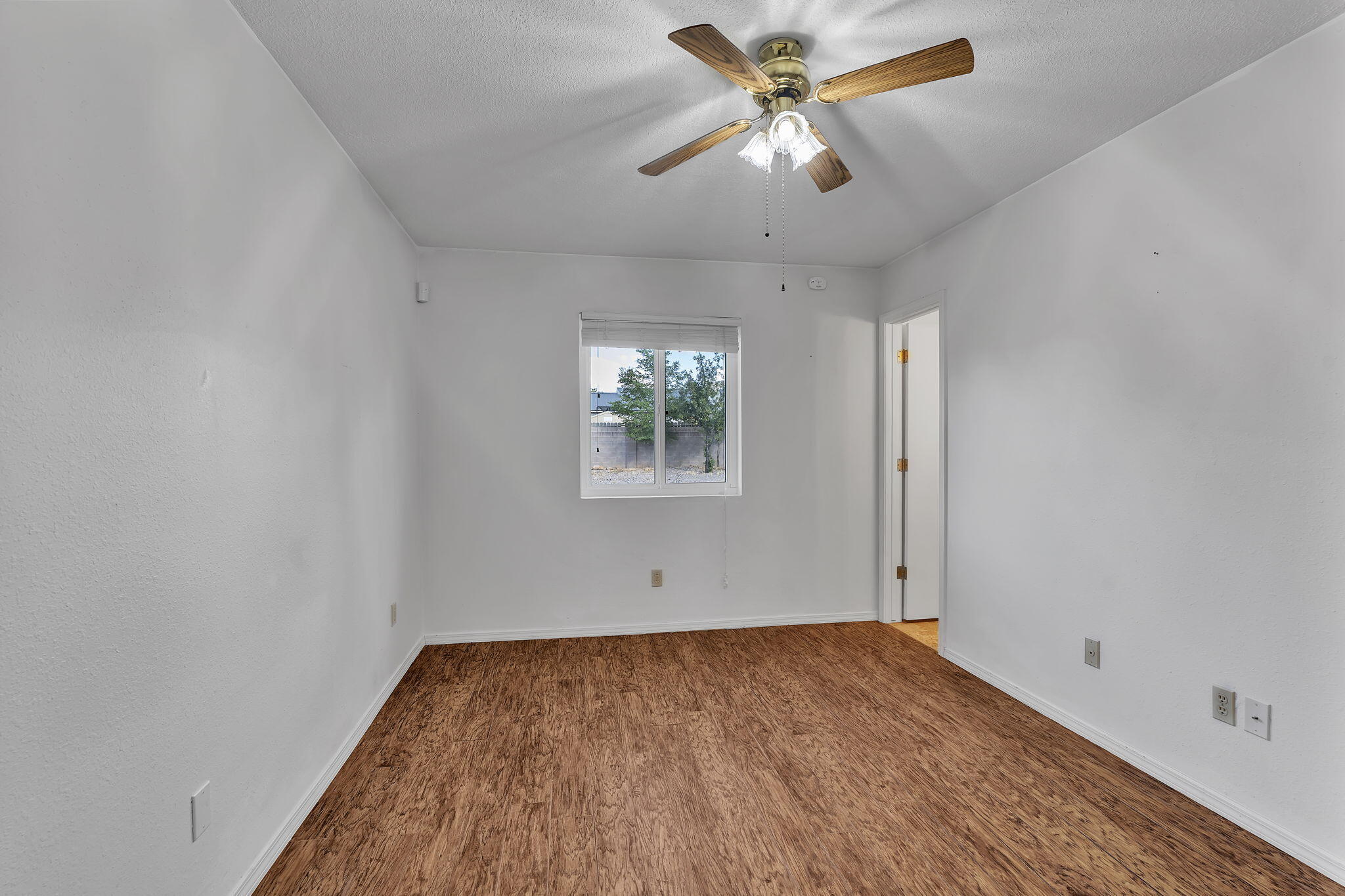 Photo 20 — 215 Loma Verde Drive