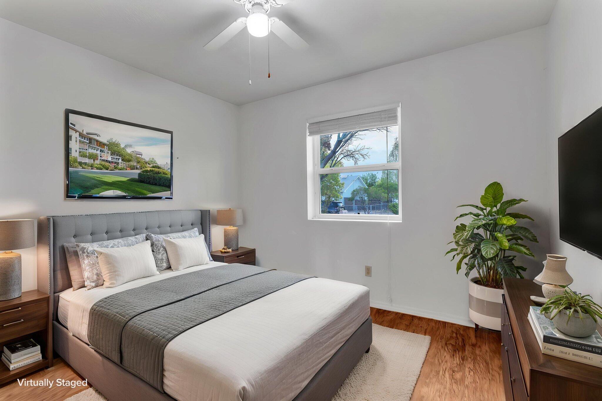 Photo 18 — 215 Loma Verde Drive