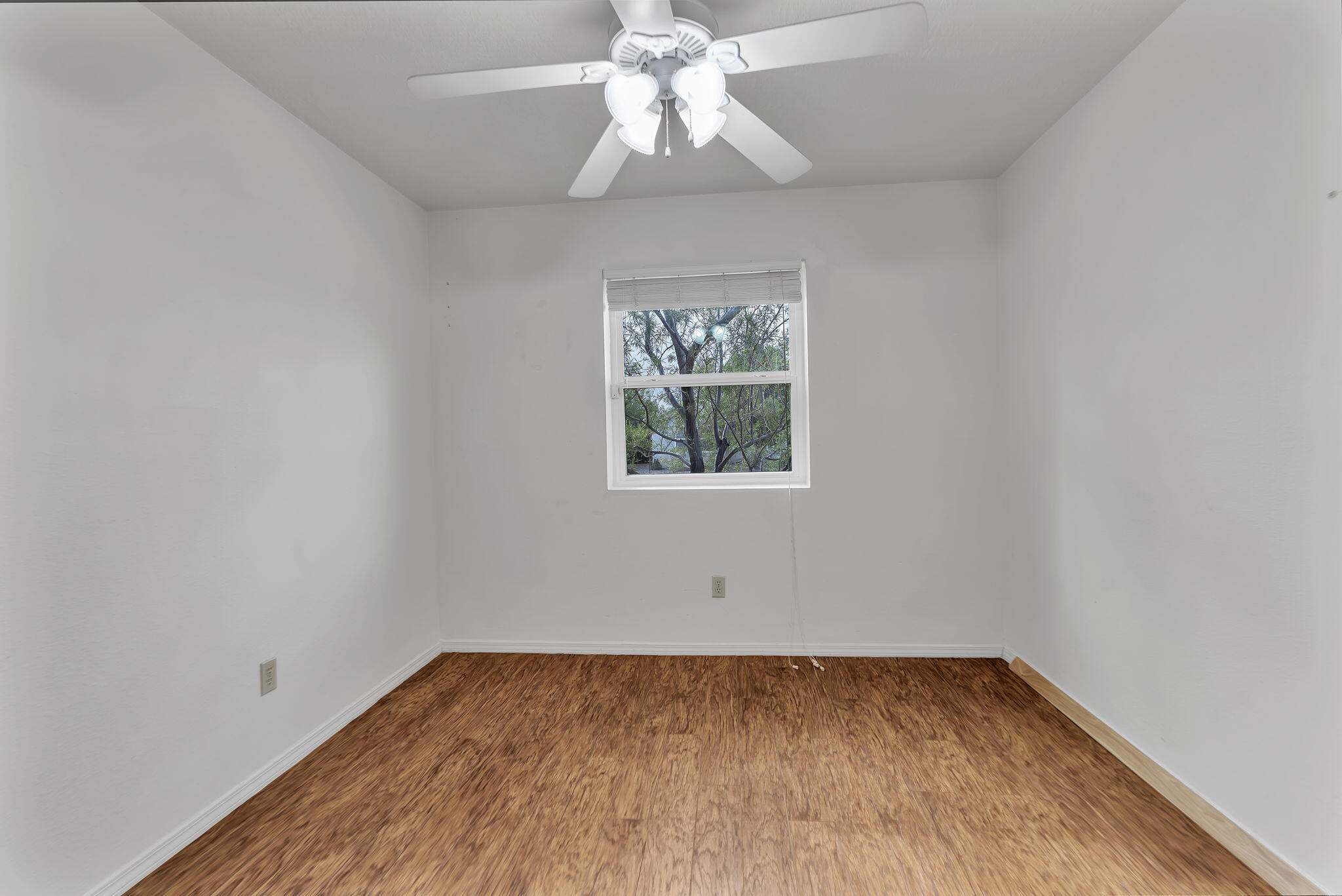 Photo 15 — 215 Loma Verde Drive