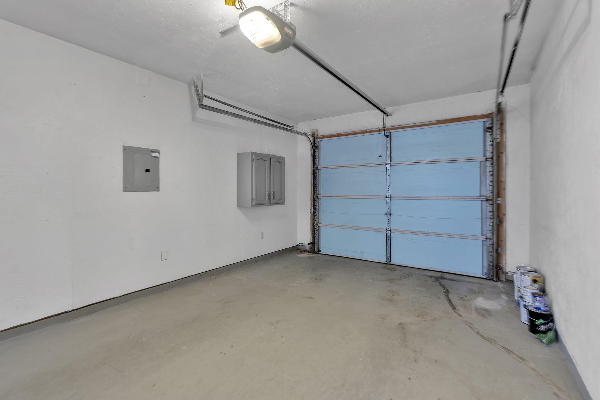 Photo 12 — 215 Loma Verde Drive