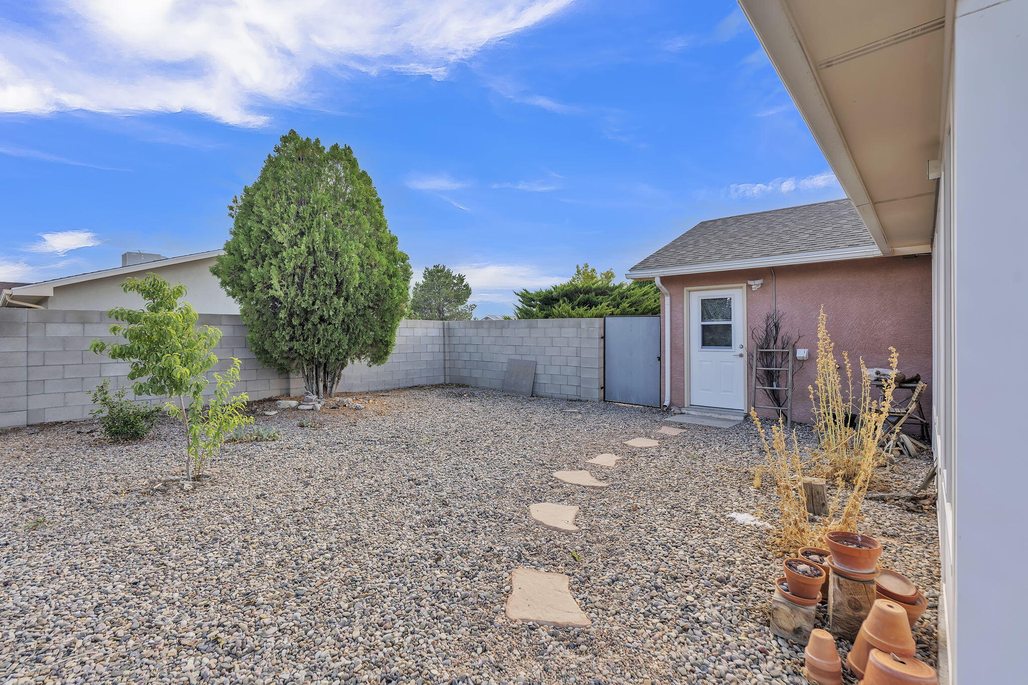 Photo 10 — 215 Loma Verde Drive
