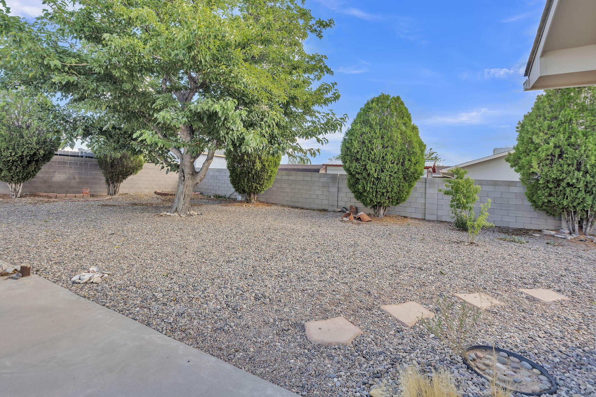 Photo 8 — 215 Loma Verde Drive