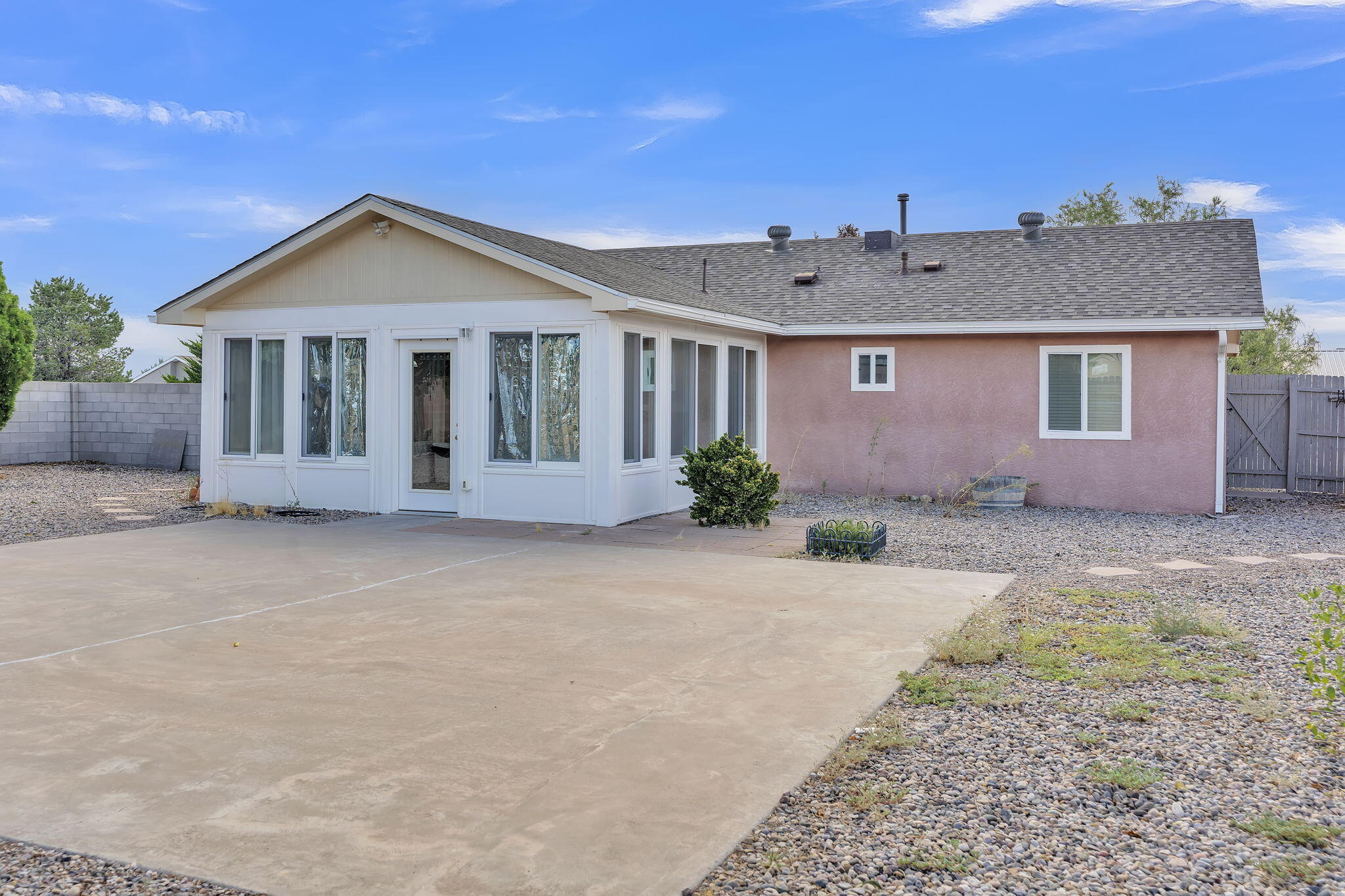 Photo 5 — 215 Loma Verde Drive
