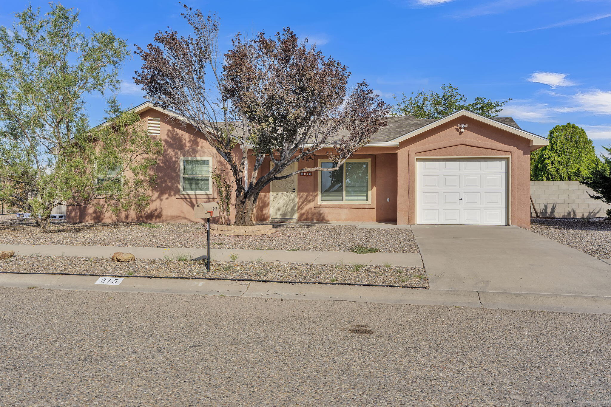 Photo 4 — 215 Loma Verde Drive