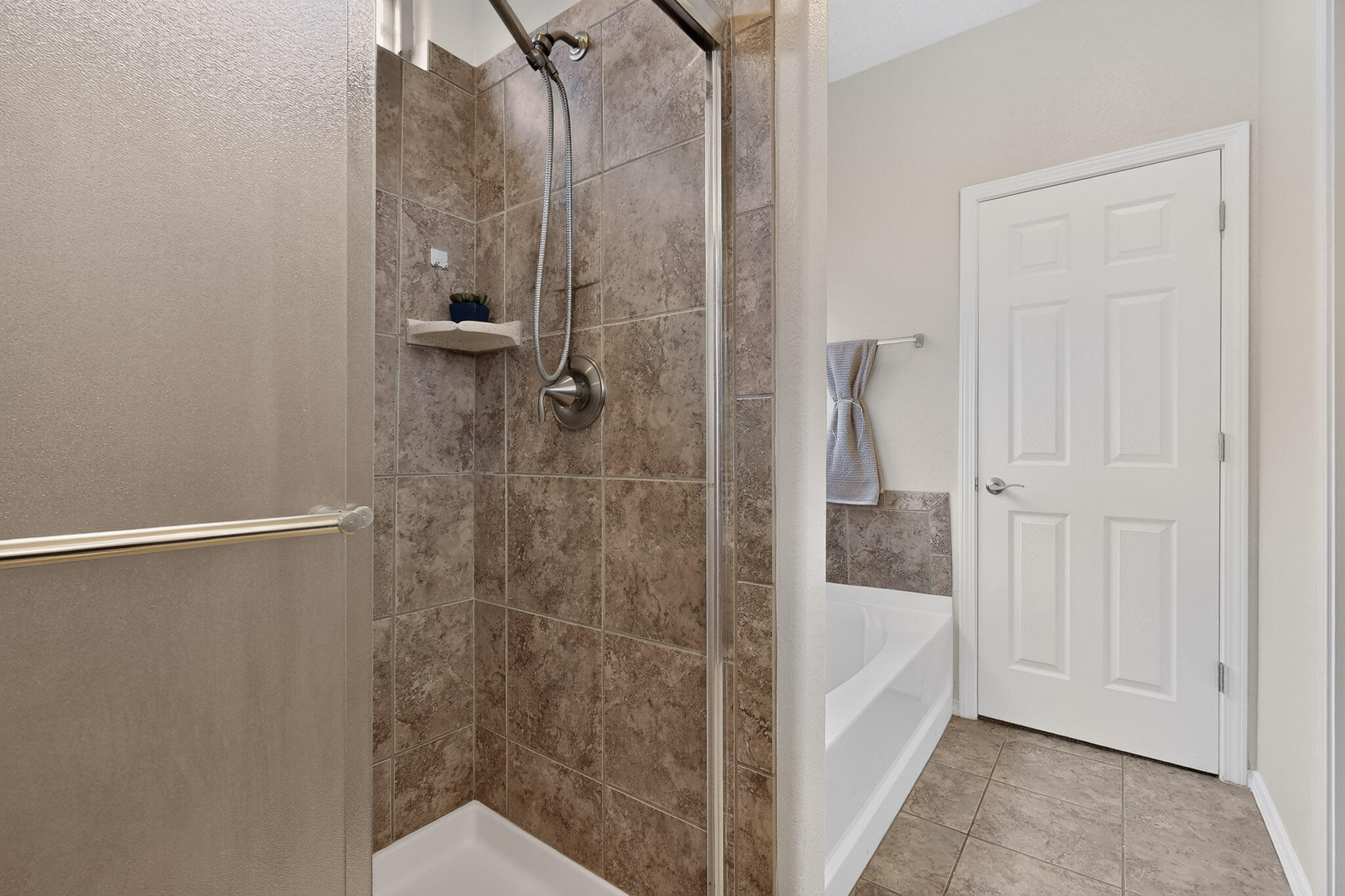 Photo 18 — 6008 Mafraq Avenue NW