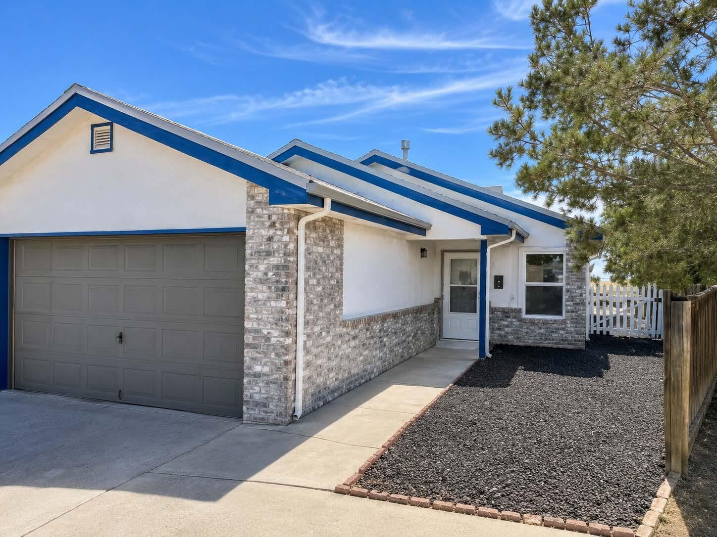 109 Vissing Place, Los Lunas, NM 87031
